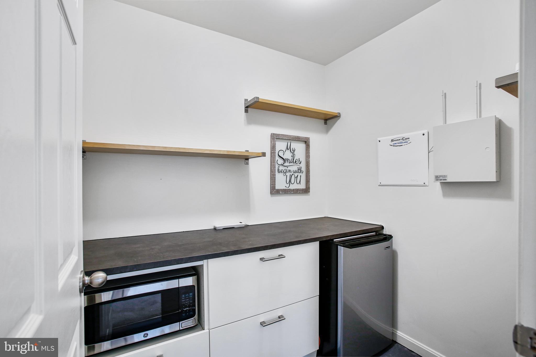 ASHBURN KNOLLS - Residential