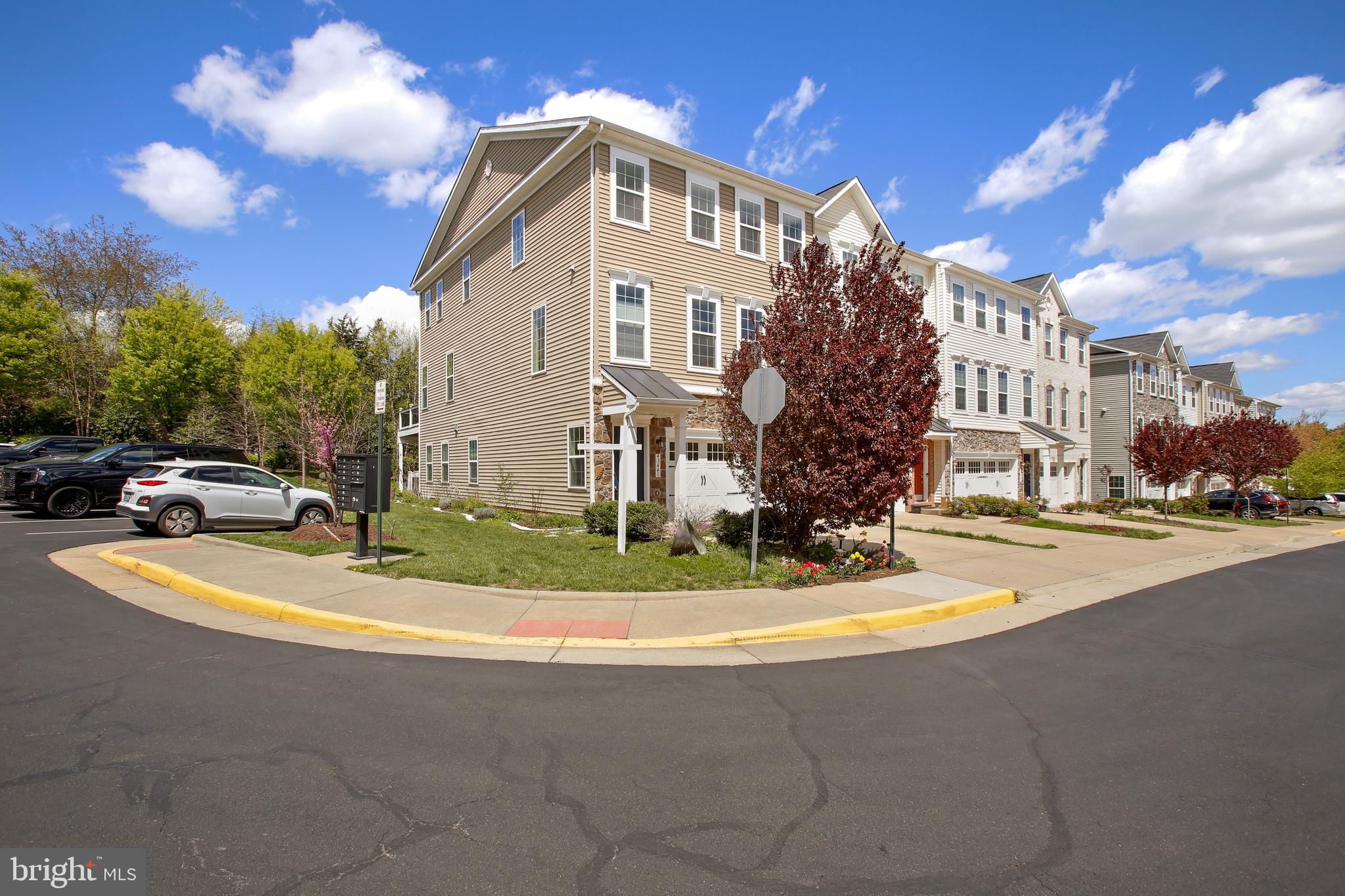 ASHBURN KNOLLS - Residential