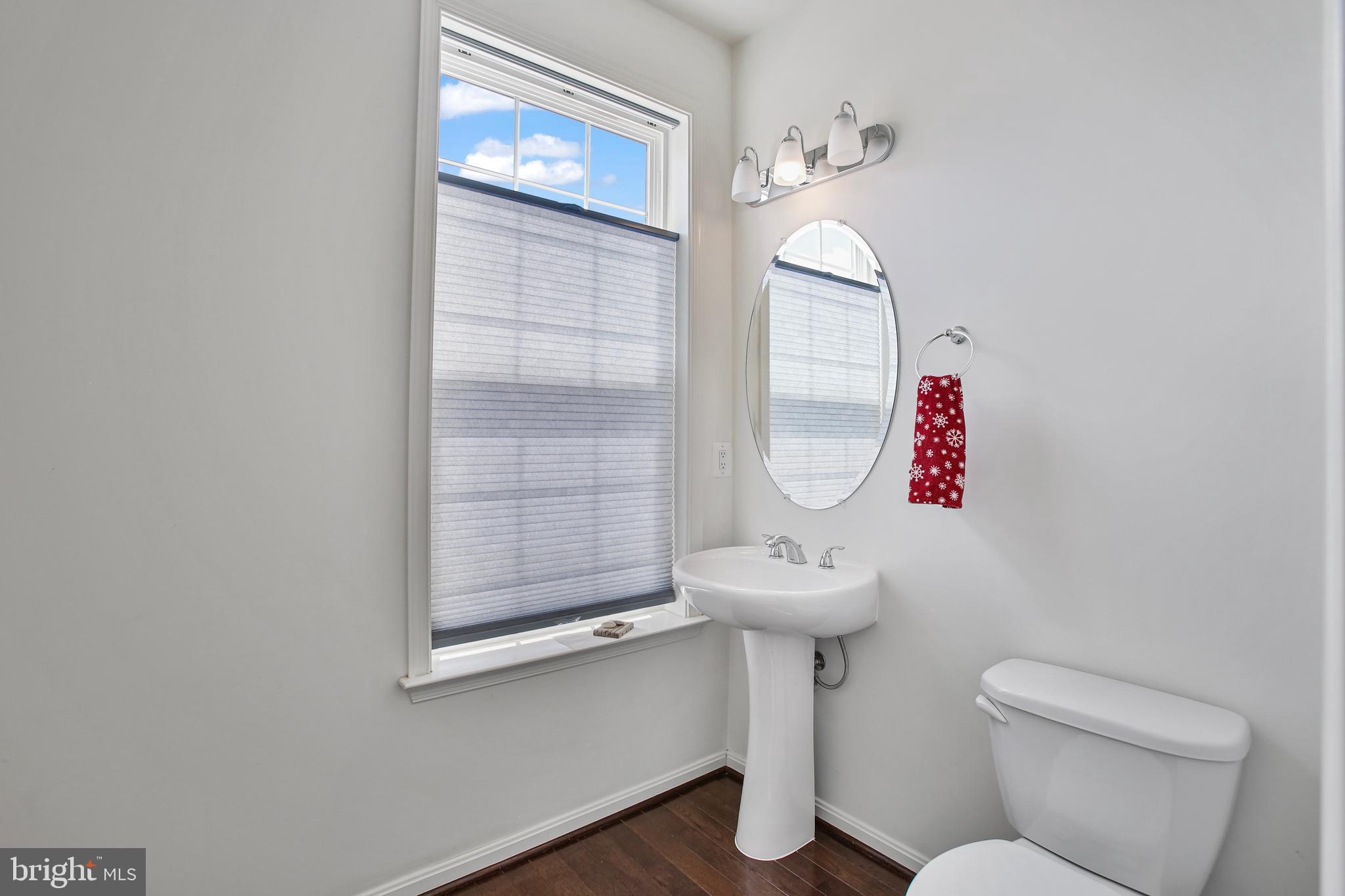 ASHBURN KNOLLS - Residential