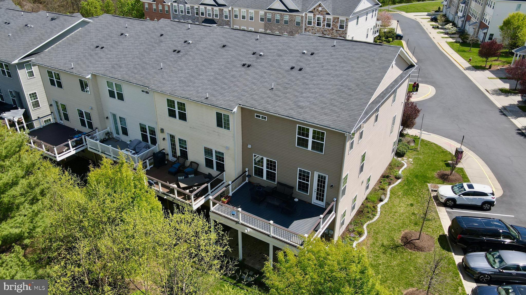 ASHBURN KNOLLS - Residential