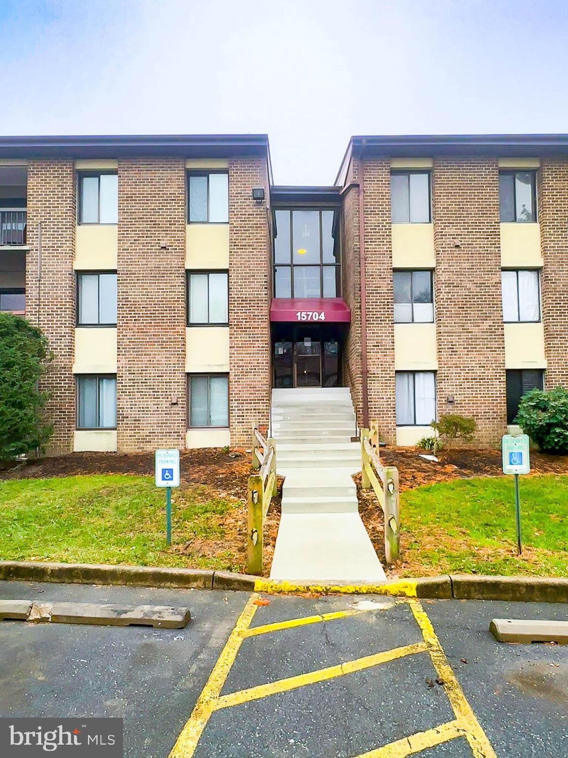 Spacious and beautifully updated 3-bedroom, 2-bath condo ready for immediate move-in. Situated on the third floor, this walk-up home features a modern kitchen with granite counters and stainless steel appliances. Enjoy community amenities including a clubhouse and swimming pool.