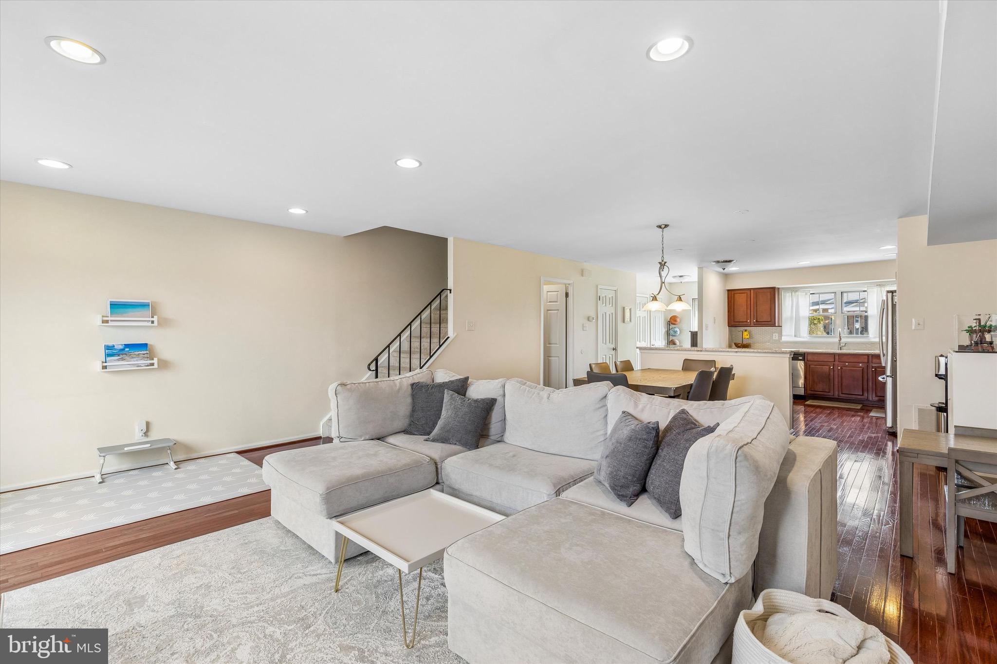 OXFORD OF BLUE BELL - Residential