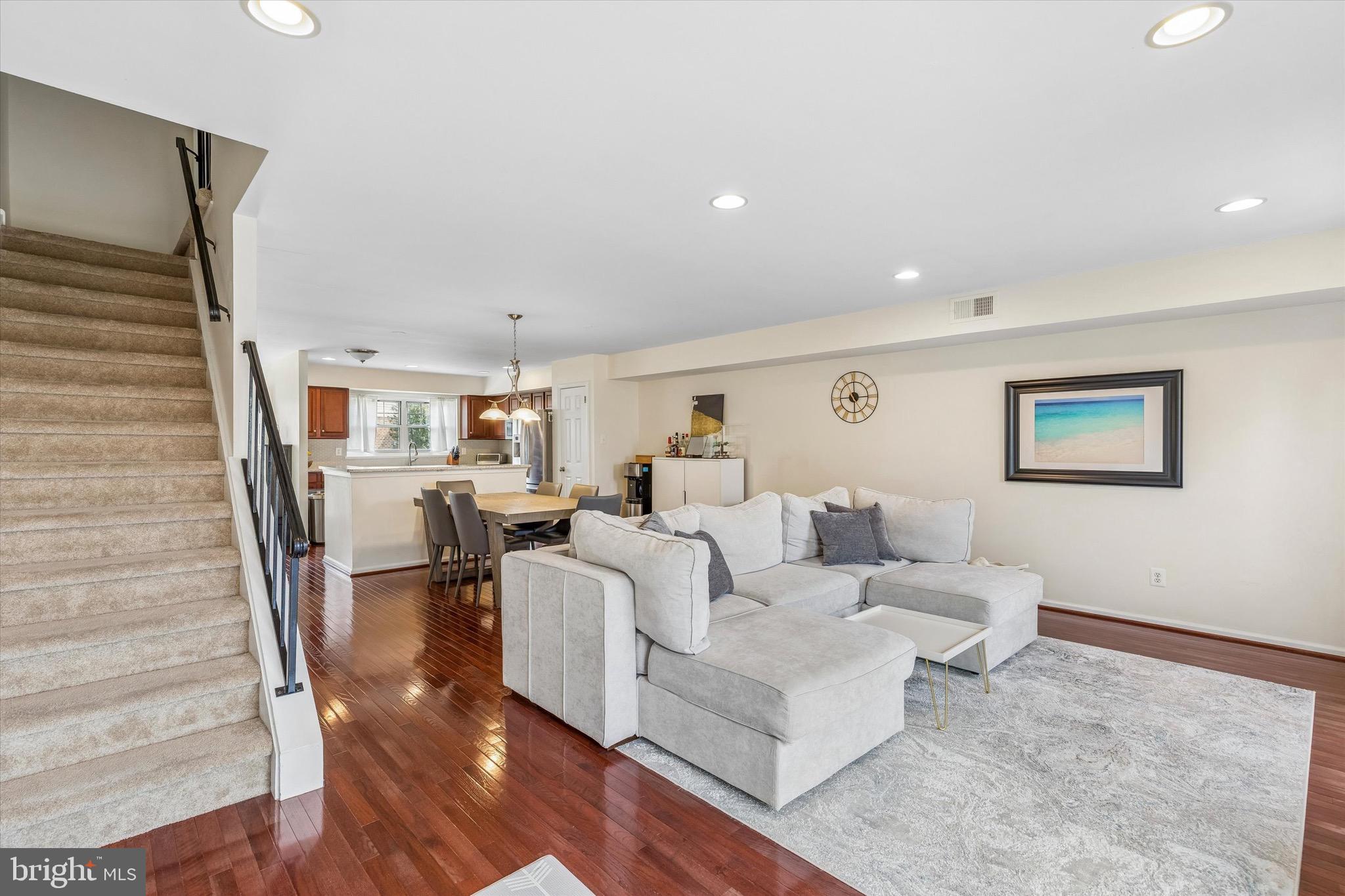 OXFORD OF BLUE BELL - Residential