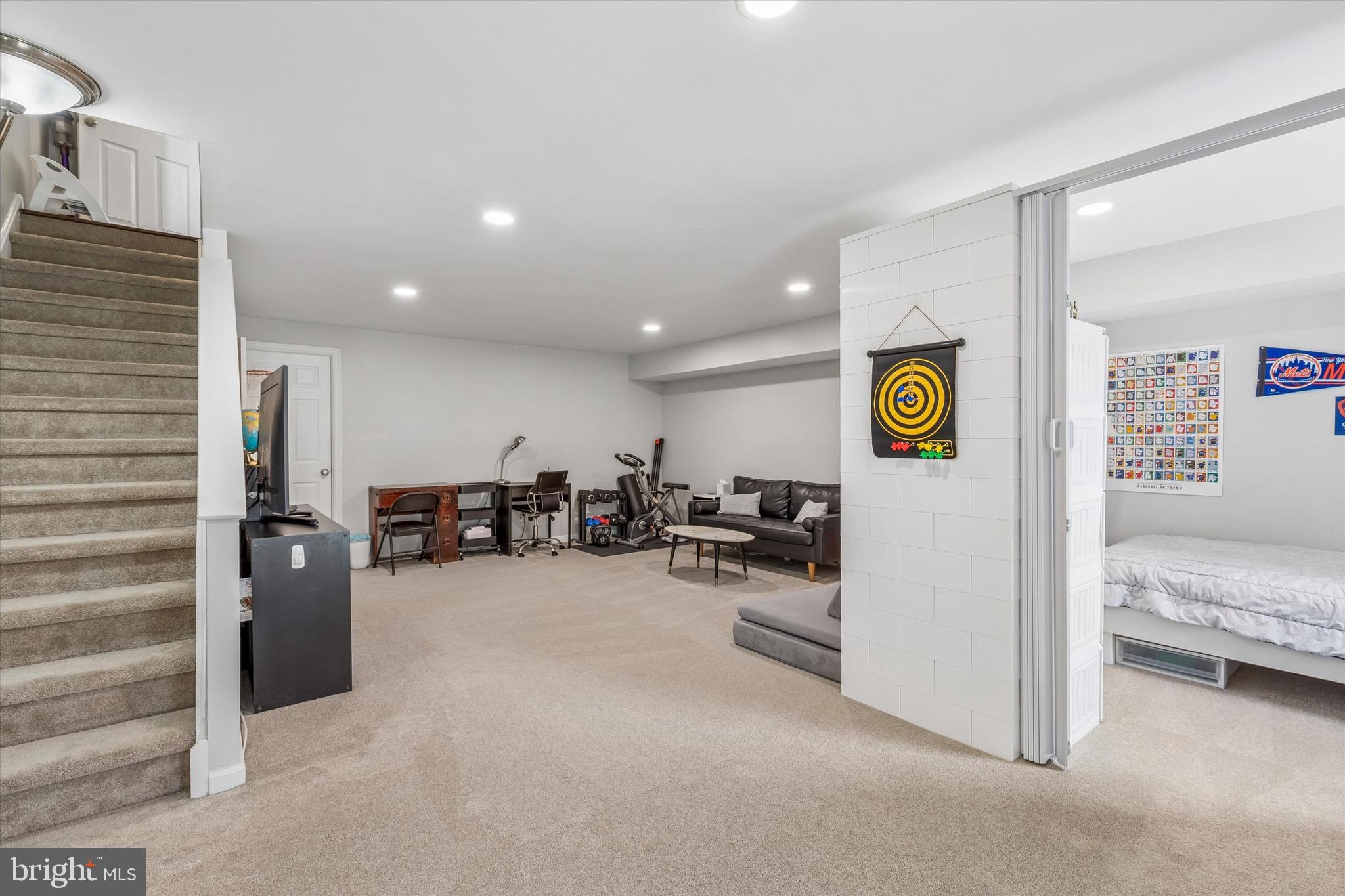 OXFORD OF BLUE BELL - Residential