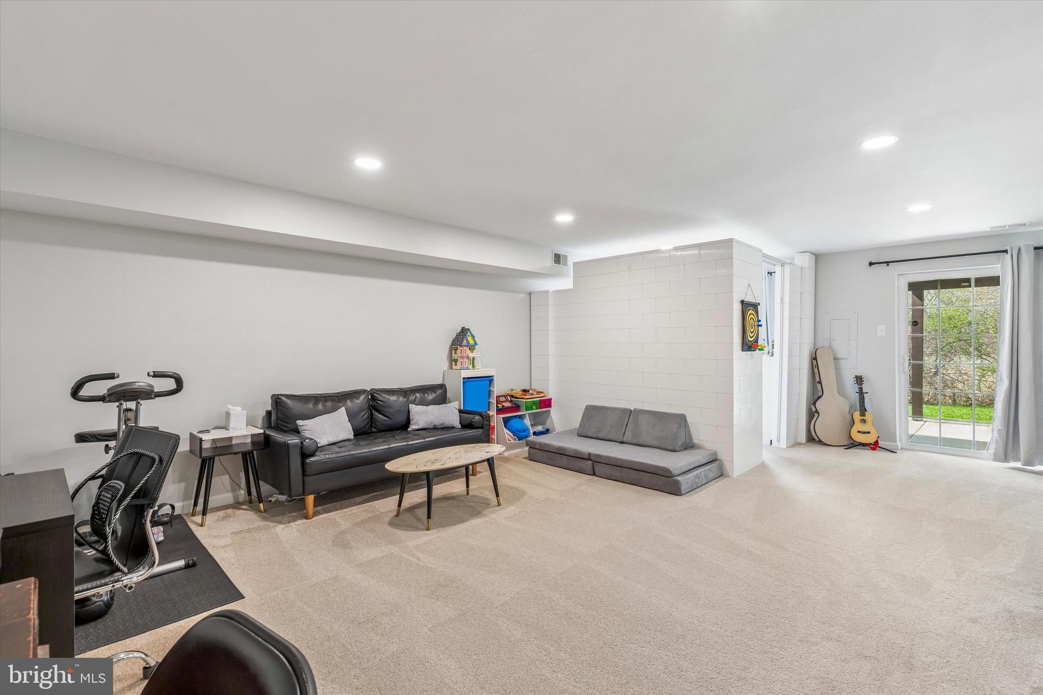 OXFORD OF BLUE BELL - Residential