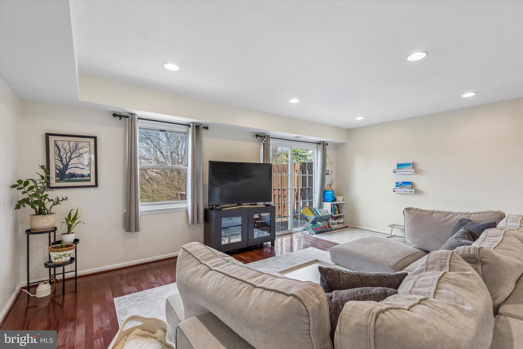 OXFORD OF BLUE BELL - Residential