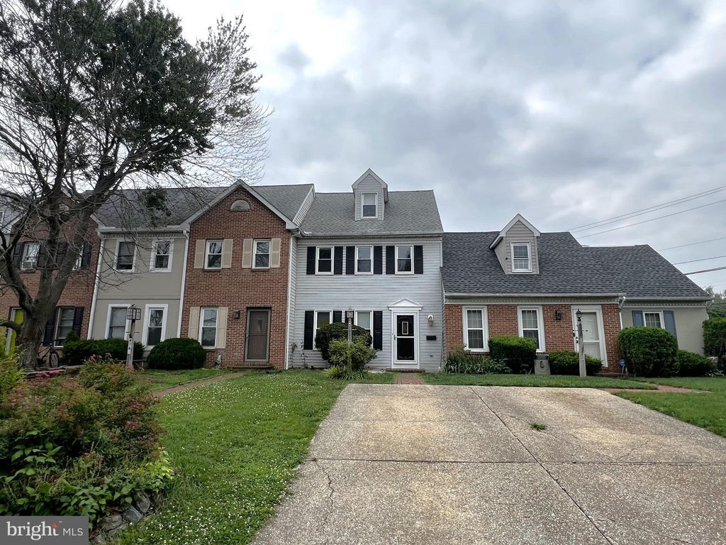 Photo of 420 CARDINAL RD, LITITZ, PA 17543 (MLS # PALA2036916)