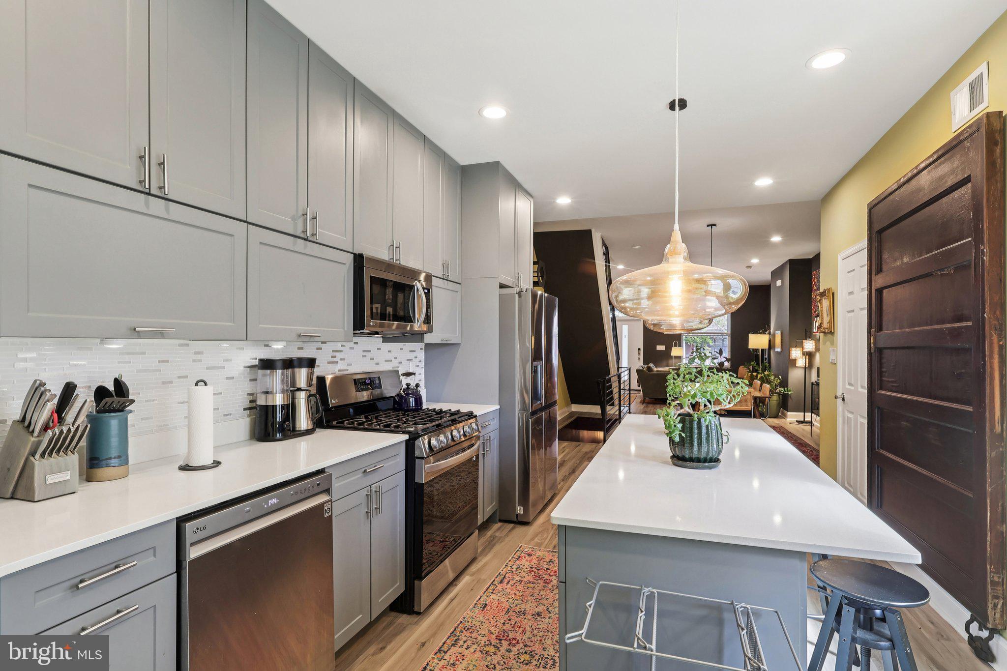 STRAWBERRY MANSION - Residential