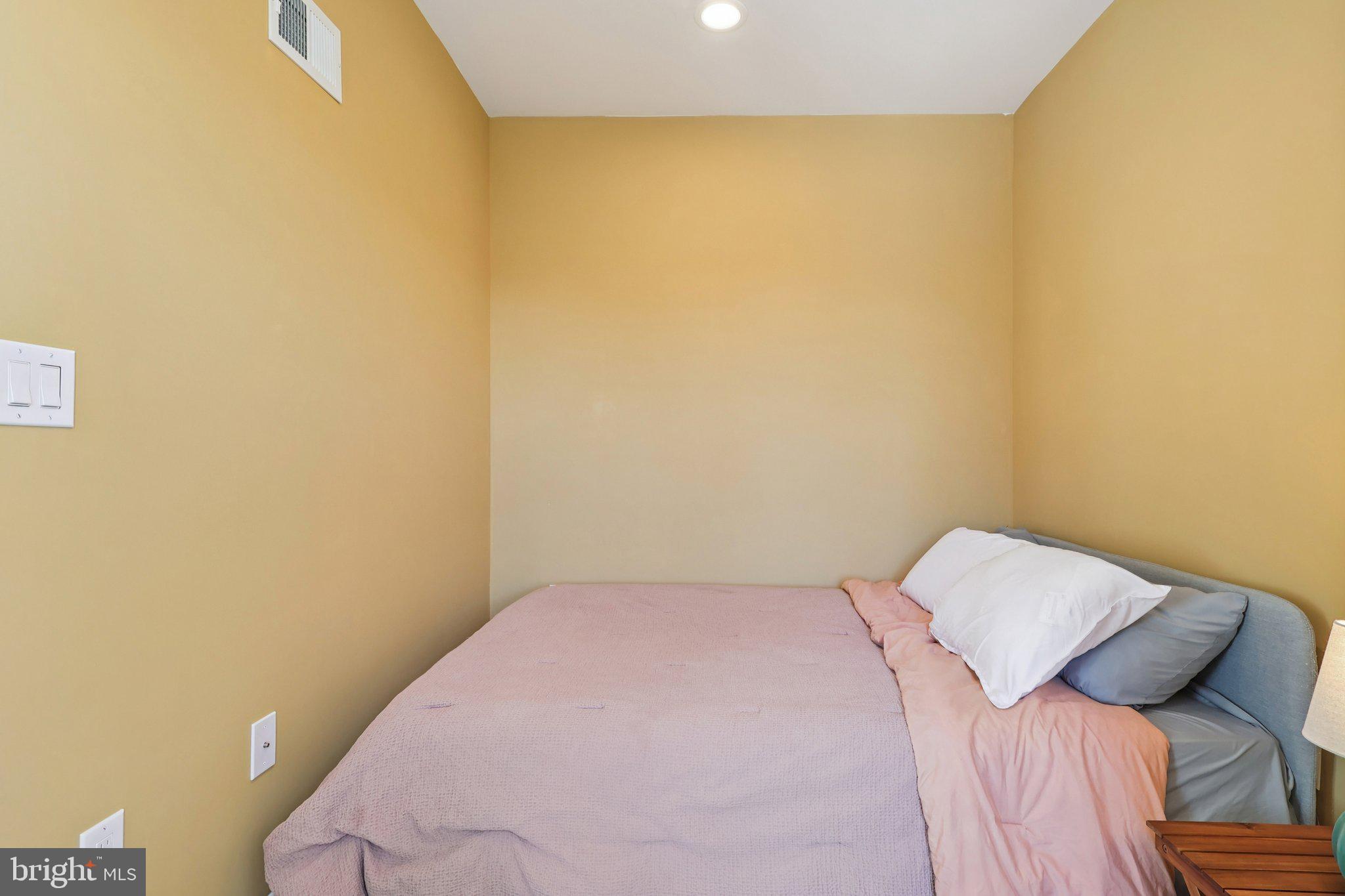 STRAWBERRY MANSION - Residential