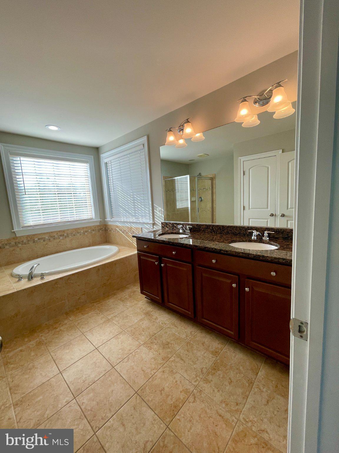 LIBERTY MANOR - Residential