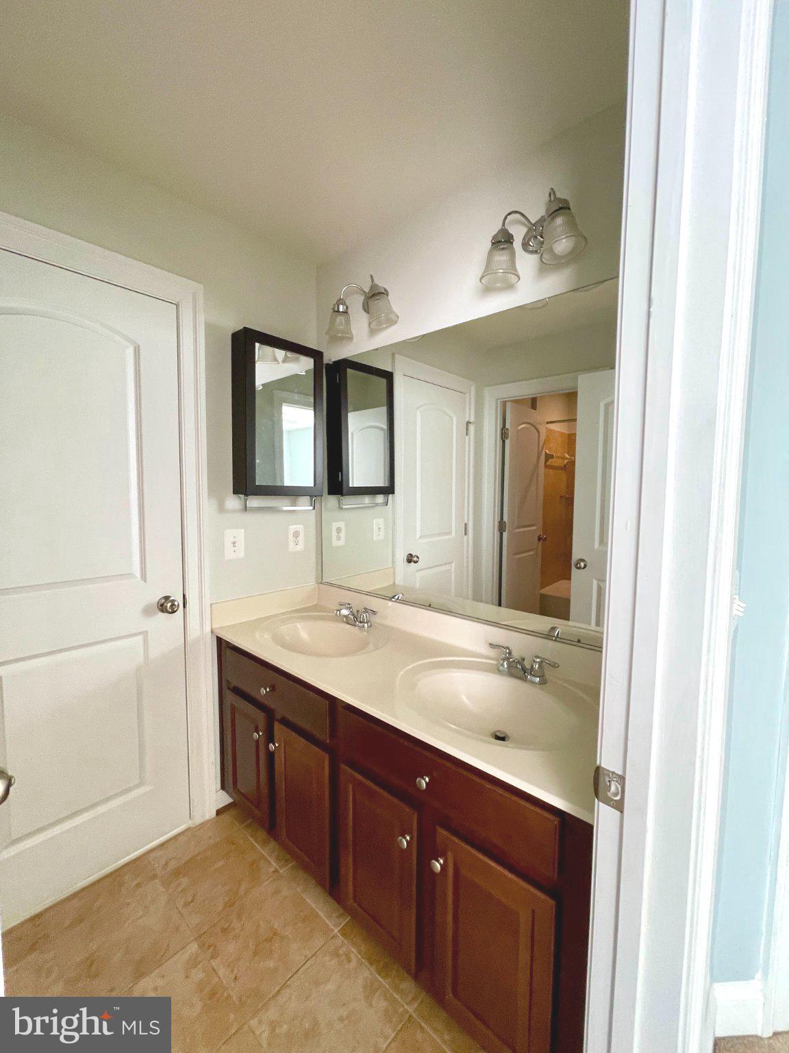 LIBERTY MANOR - Residential