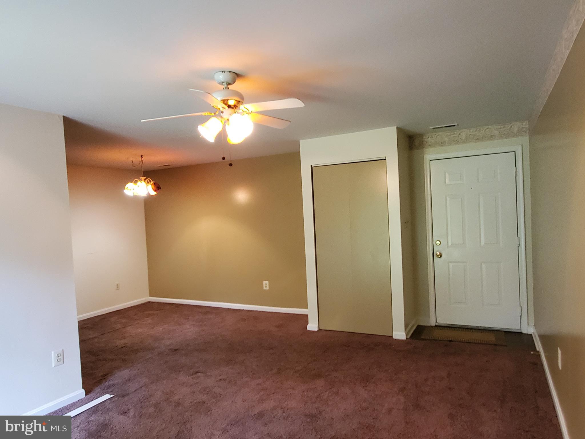 CROMWELL FOUNTAIN - Residential