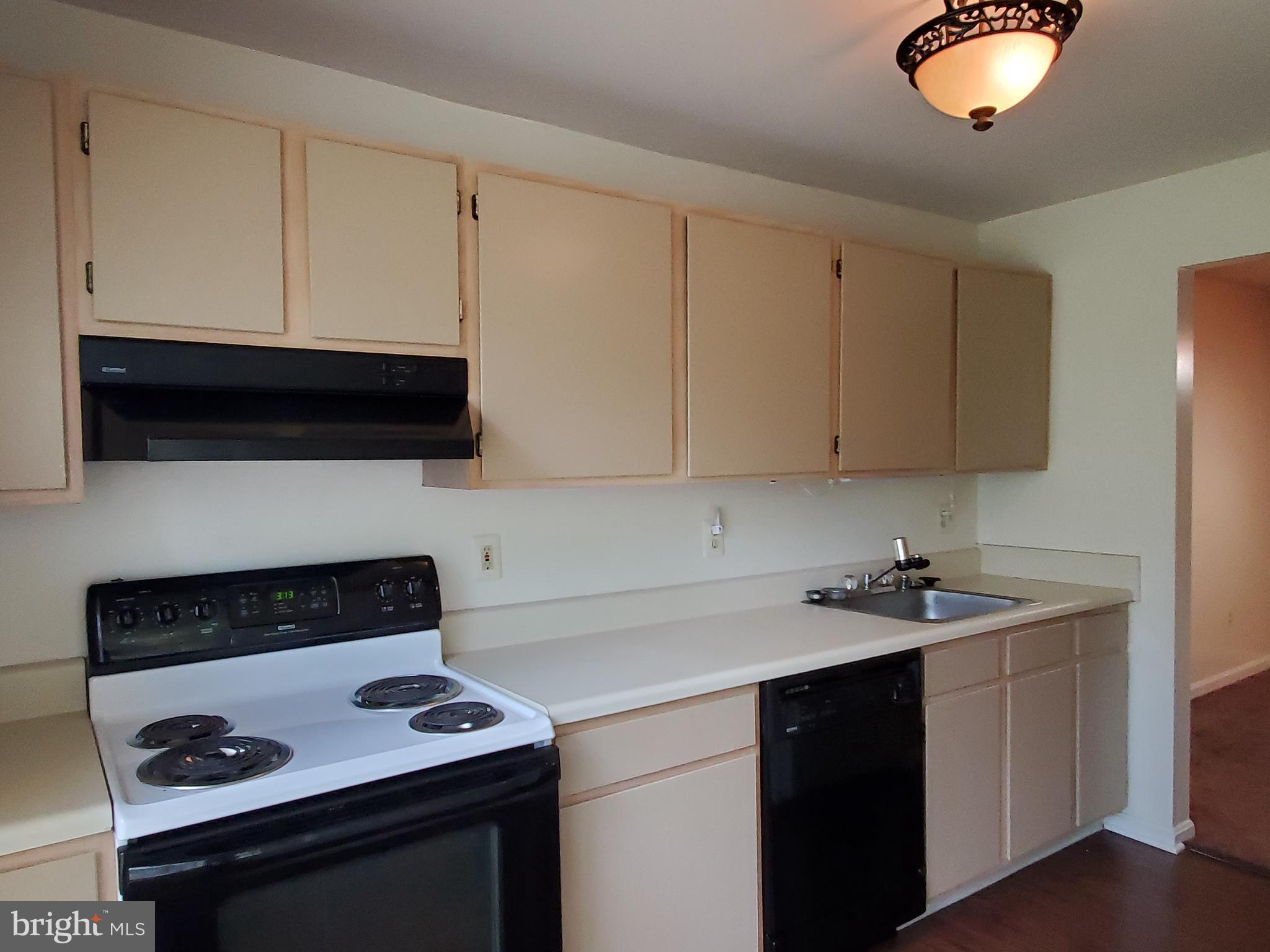 CROMWELL FOUNTAIN - Residential