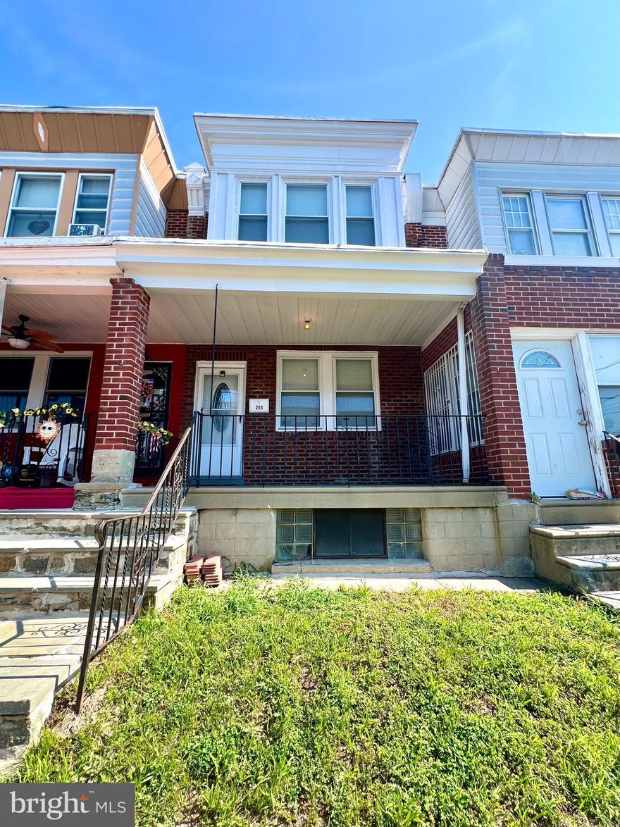 Open Porch row ,3 bedrooms and modern bath , eat in modern kitchen .Clean property move in condition price to sell . act quickly this one won t last . easy to show