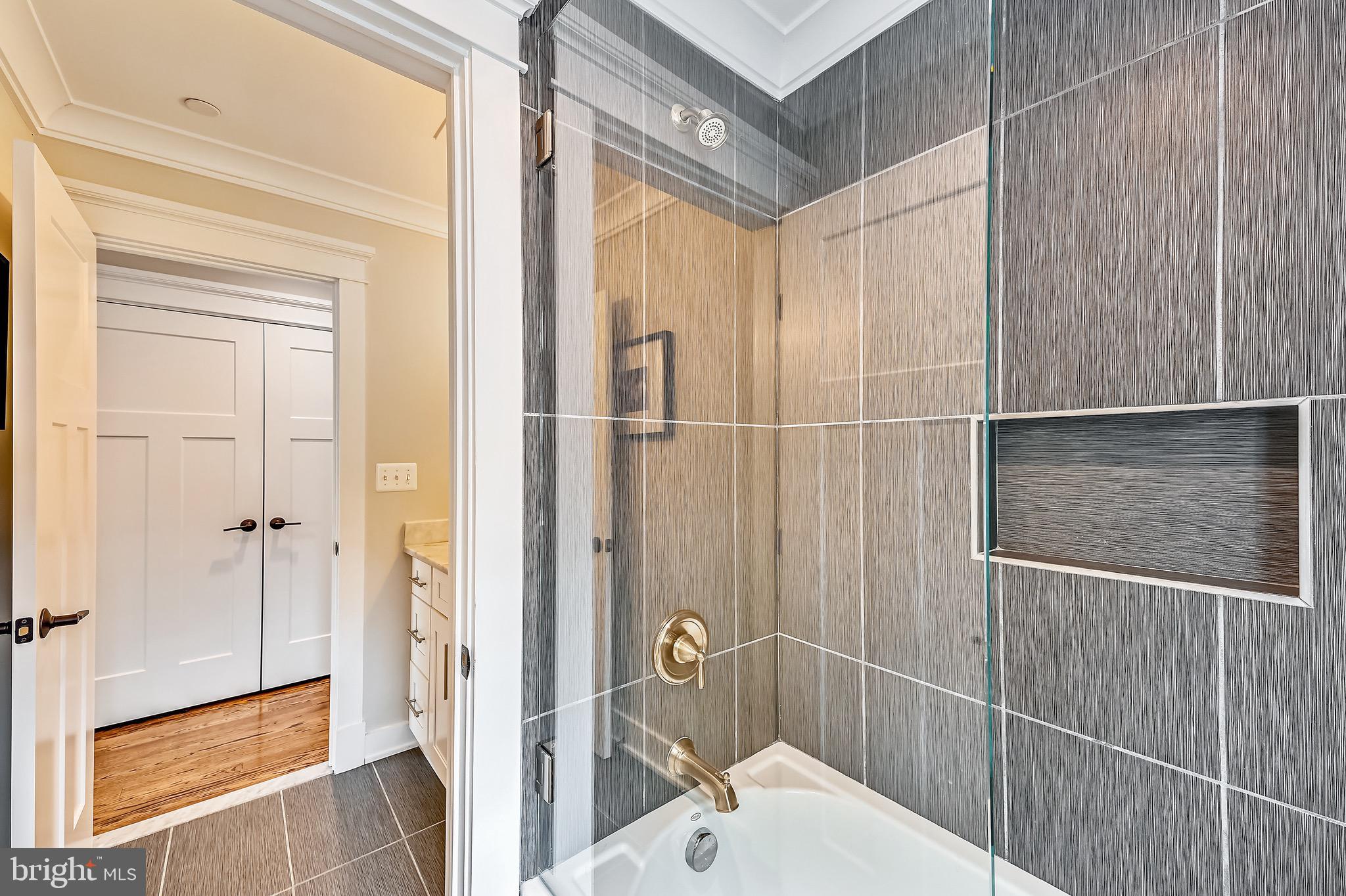 MURRAY HILL - Residential