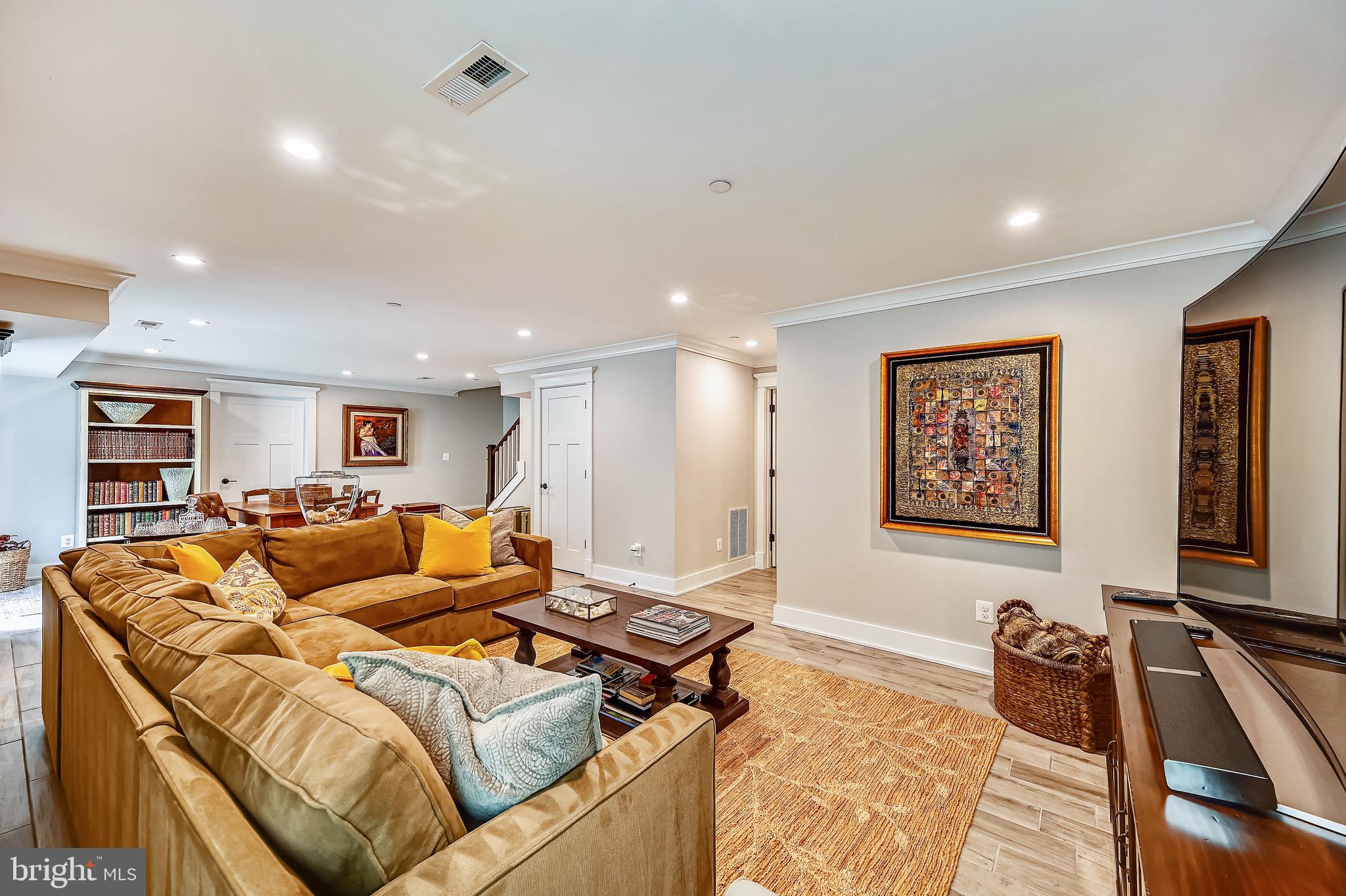 MURRAY HILL - Residential