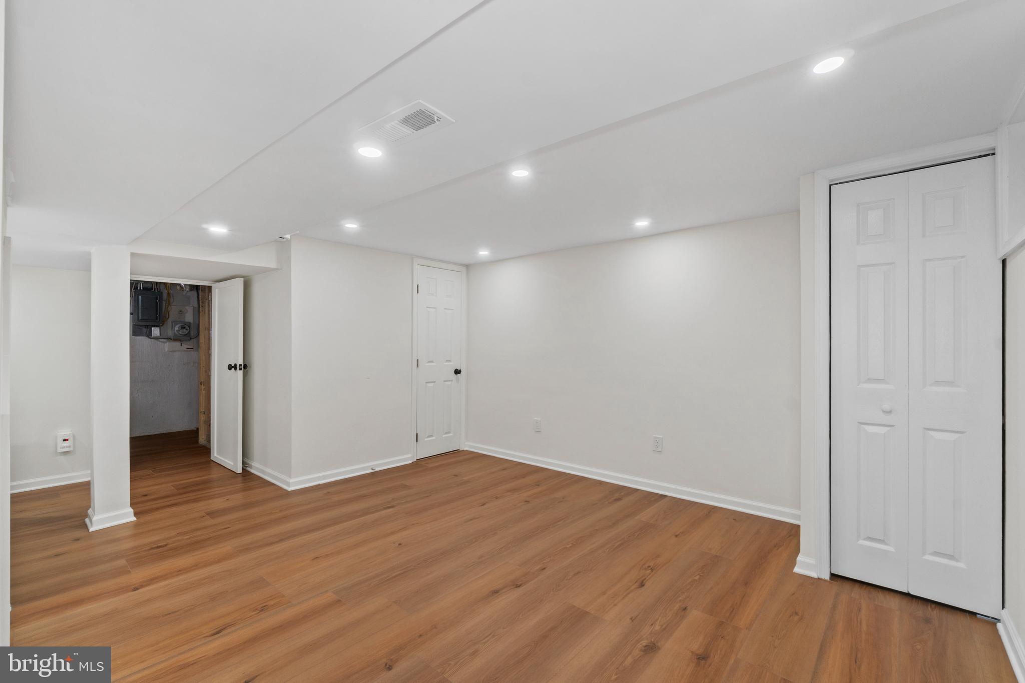 MEDFIELD - Residential