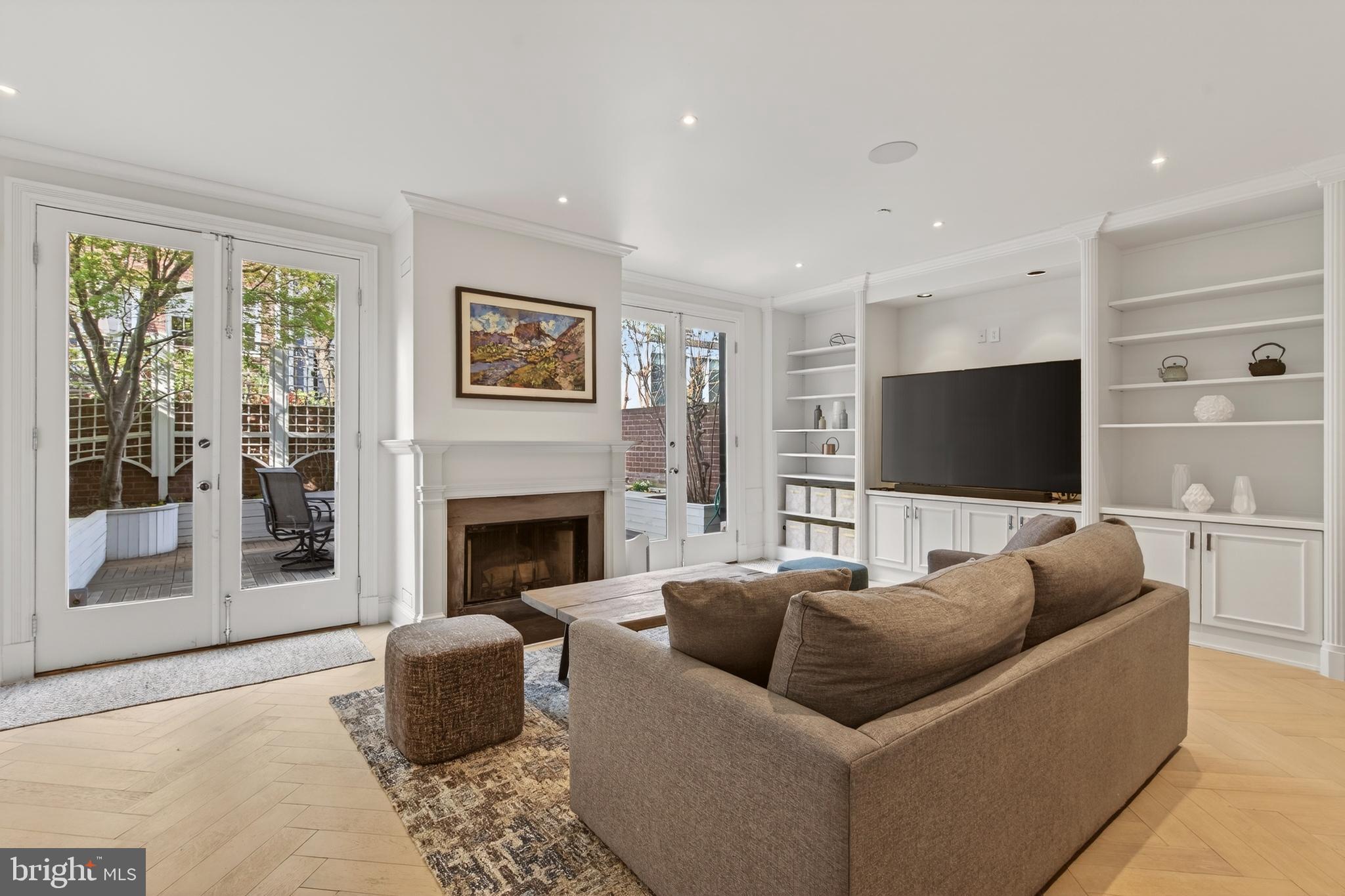 1215 28TH STREET NW L4