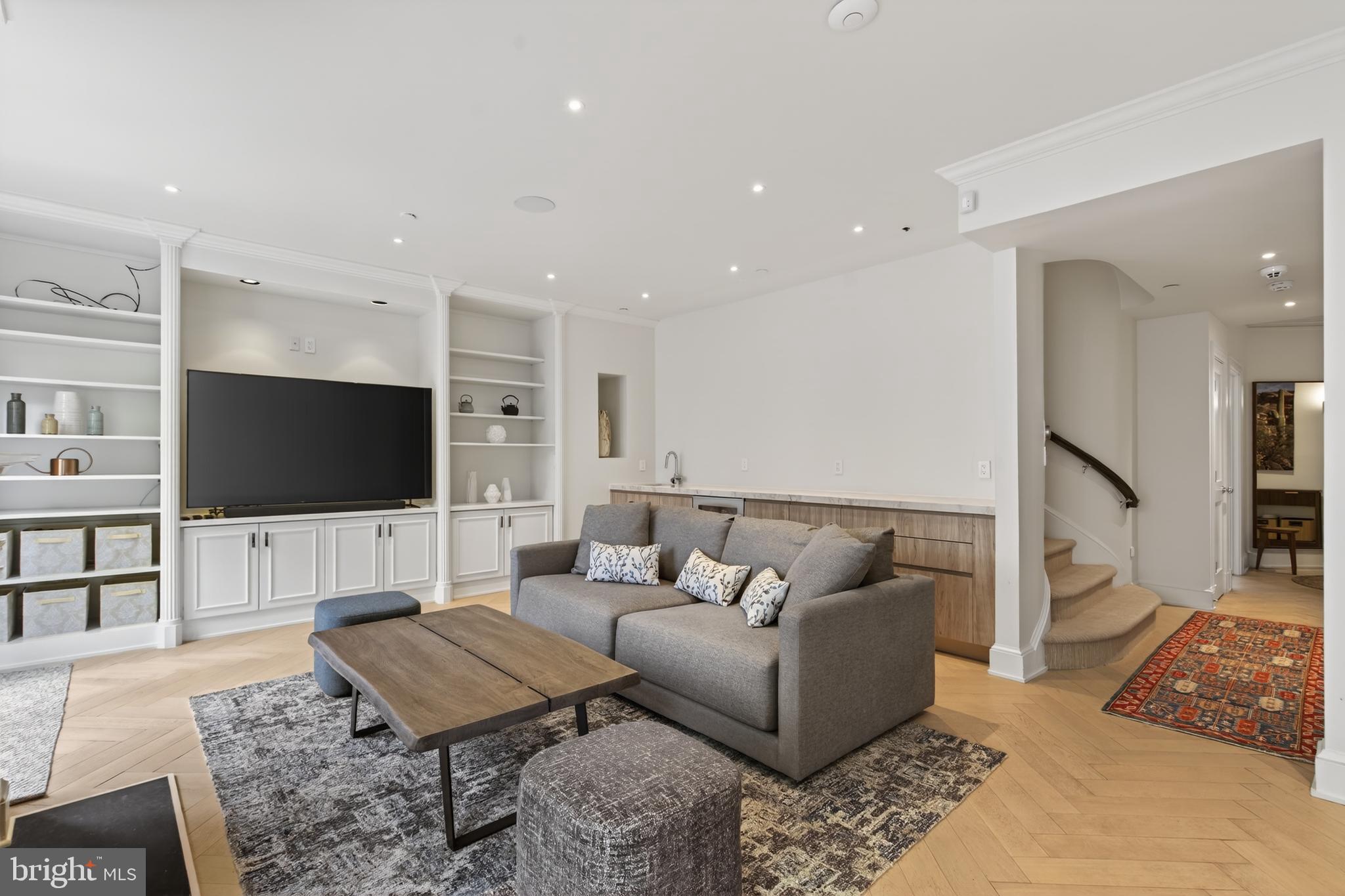 1215 28TH STREET NW L4