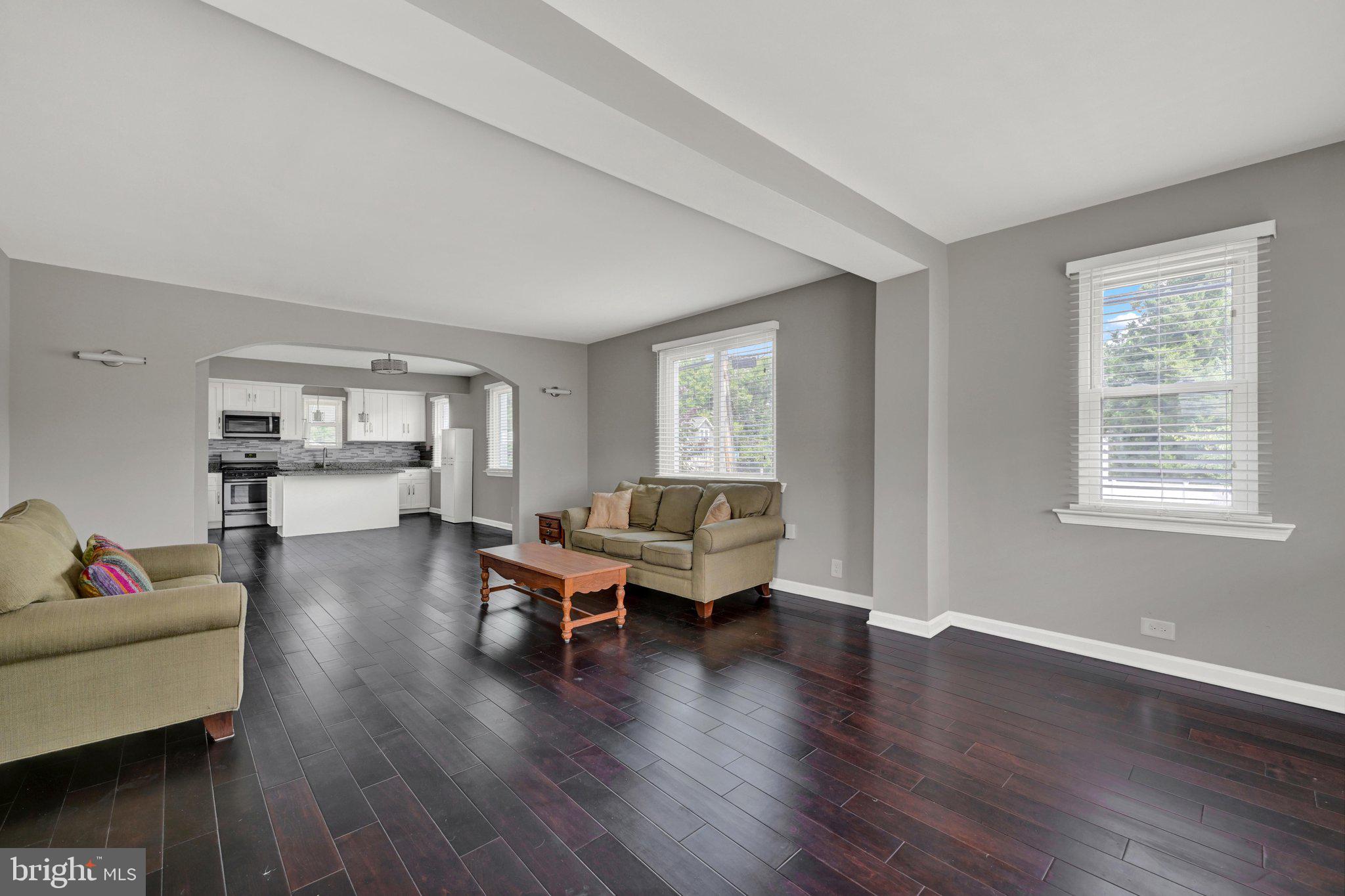 7718 QUEEN ANNE