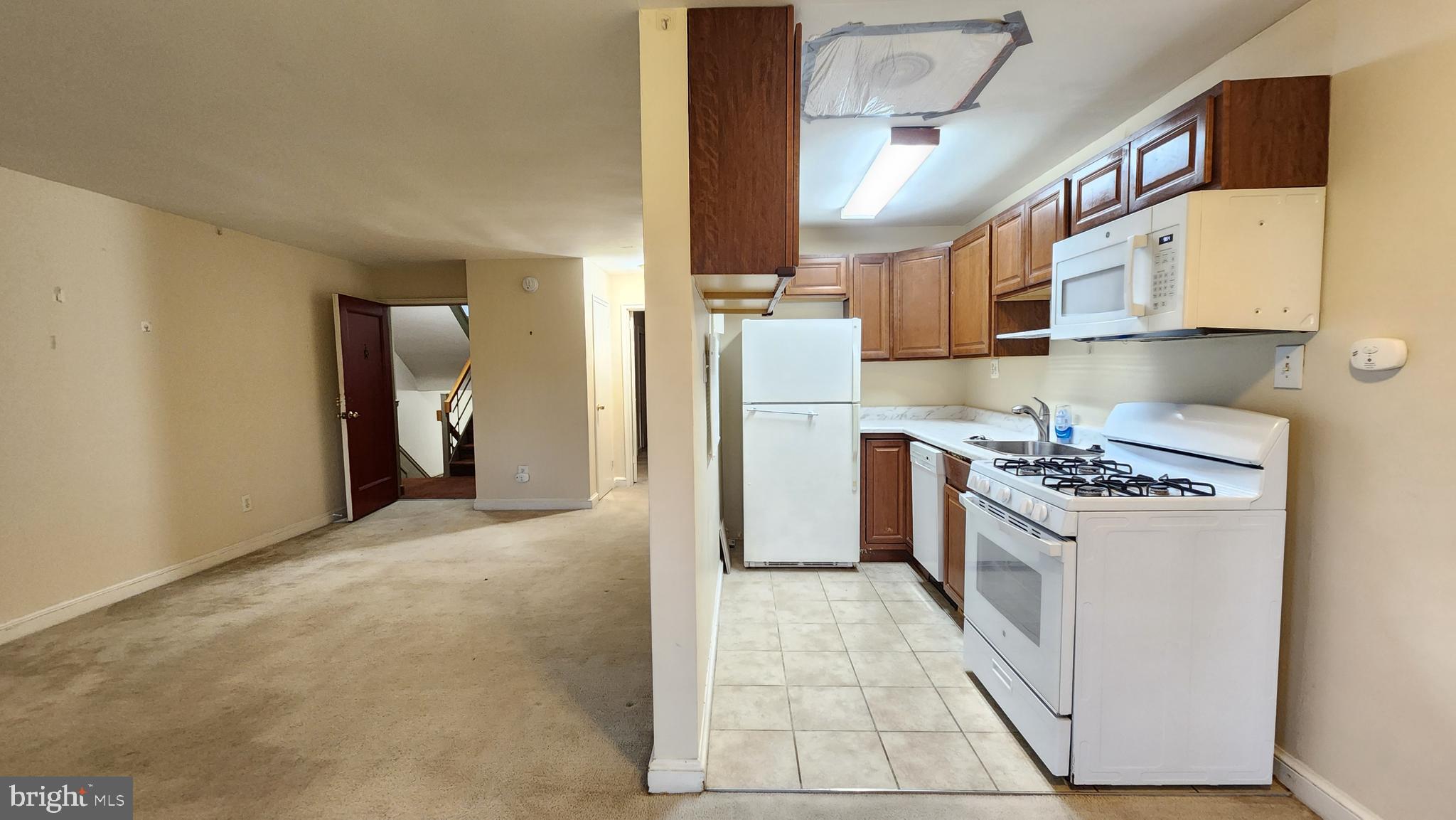 1575 N COLONIAL TERRACE 204-Y