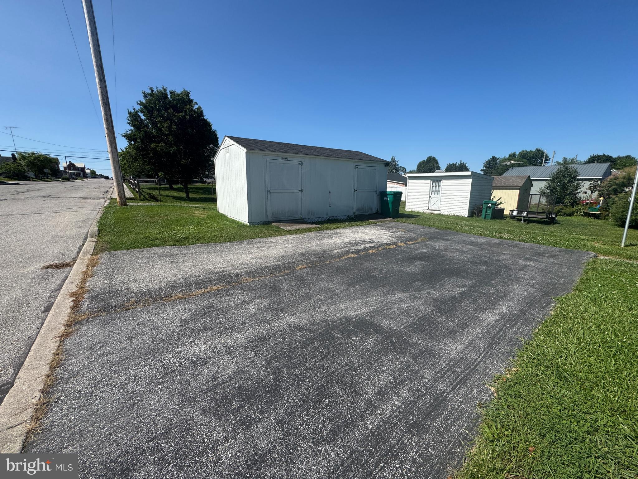 1000 W ELM AVENUE