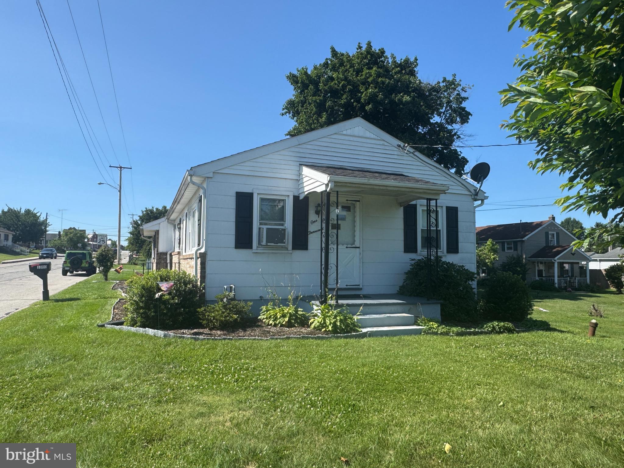 1000 W ELM AVENUE