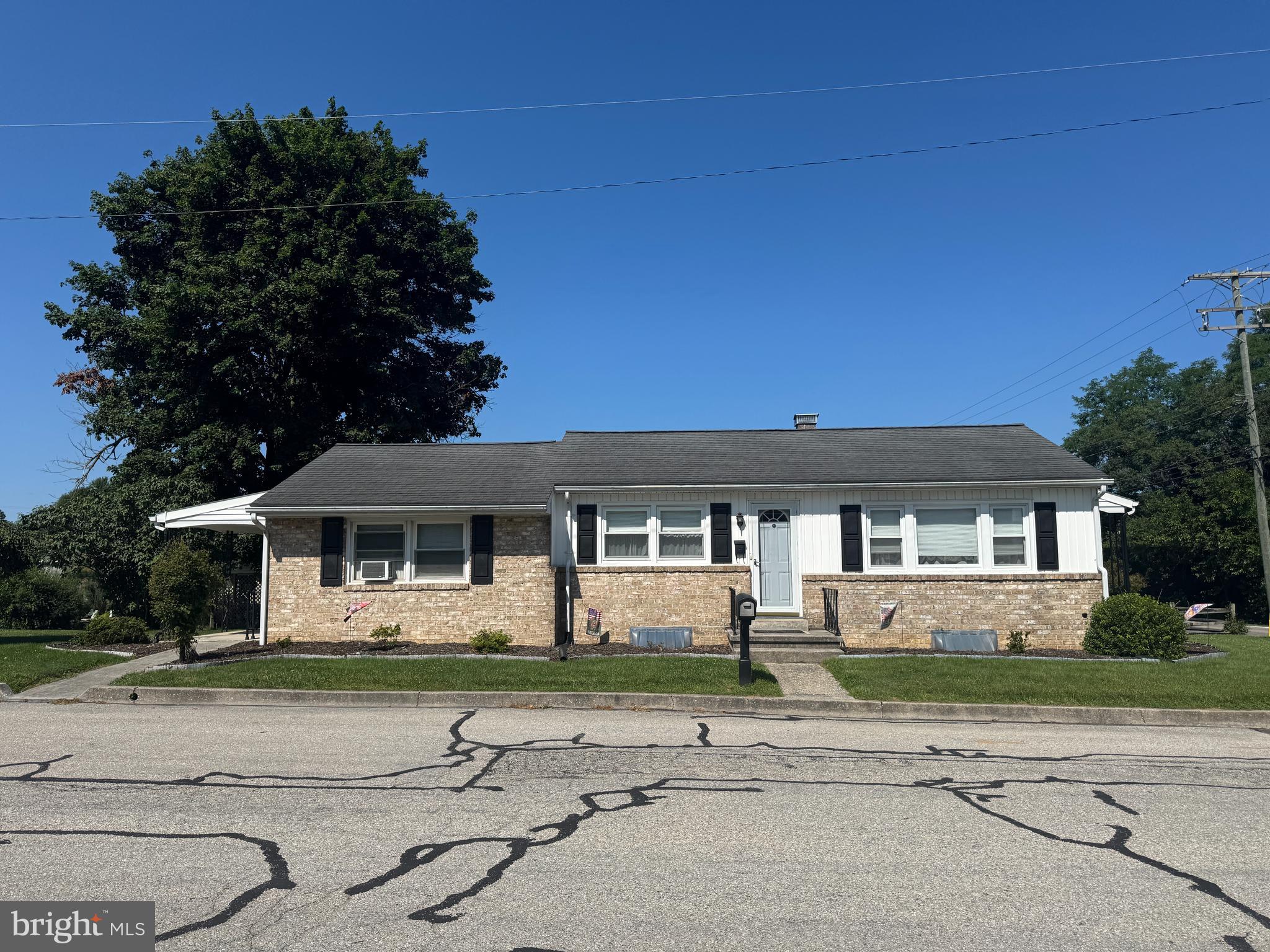 1000 W ELM AVENUE