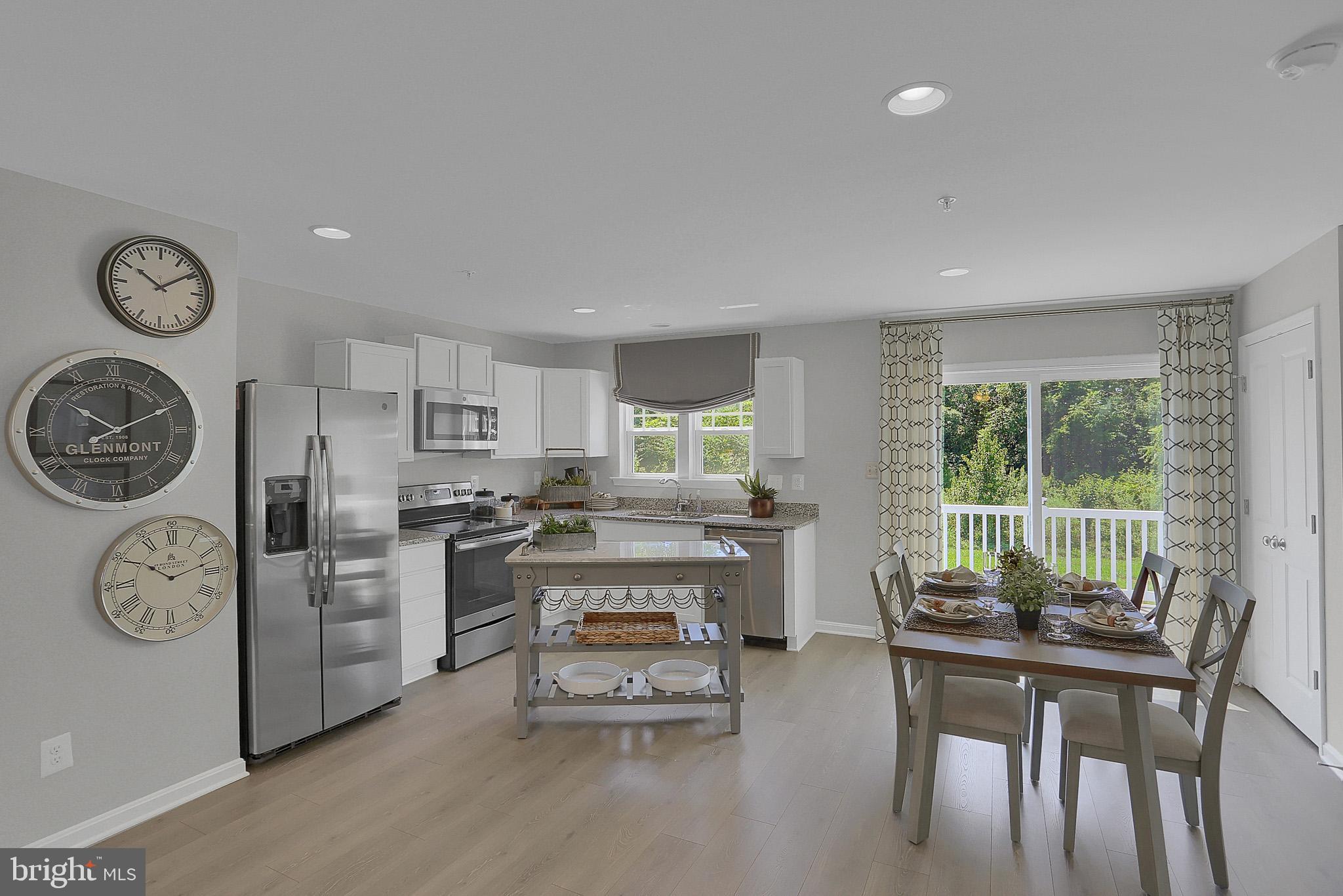 MONTGOMERY OAKS - Residential