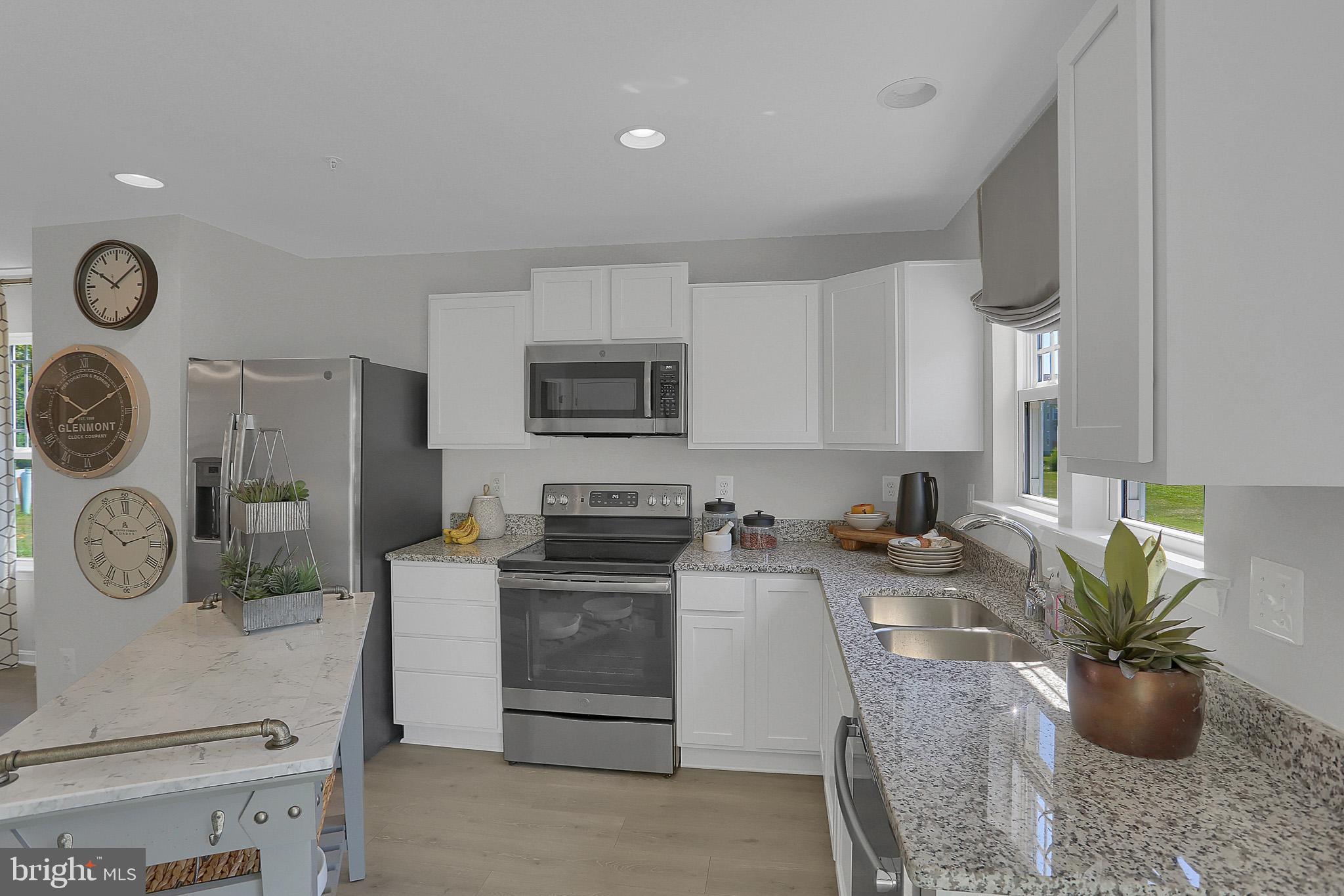 MONTGOMERY OAKS - Residential