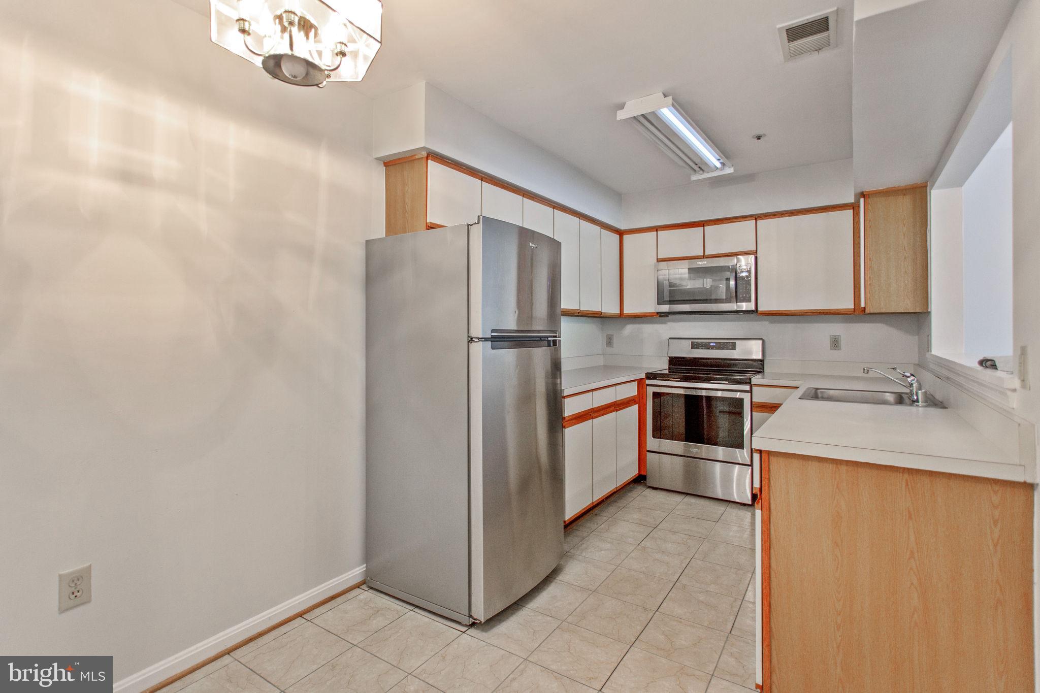 GLENSFORD CONDO - Residential Lease