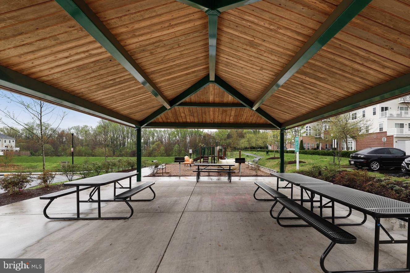 BUCKINGHAM STATION - Residential Lease