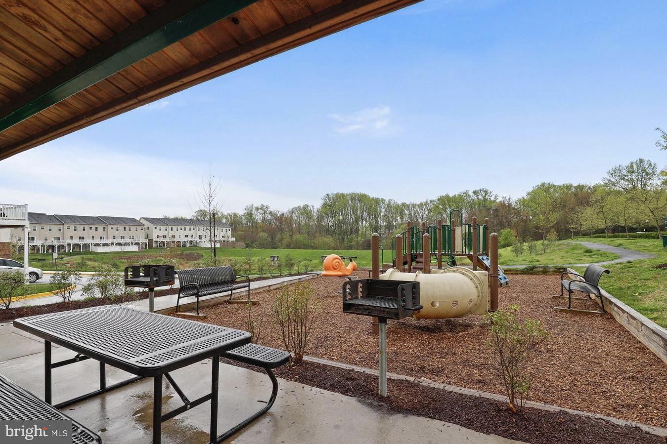 BUCKINGHAM STATION - Residential Lease