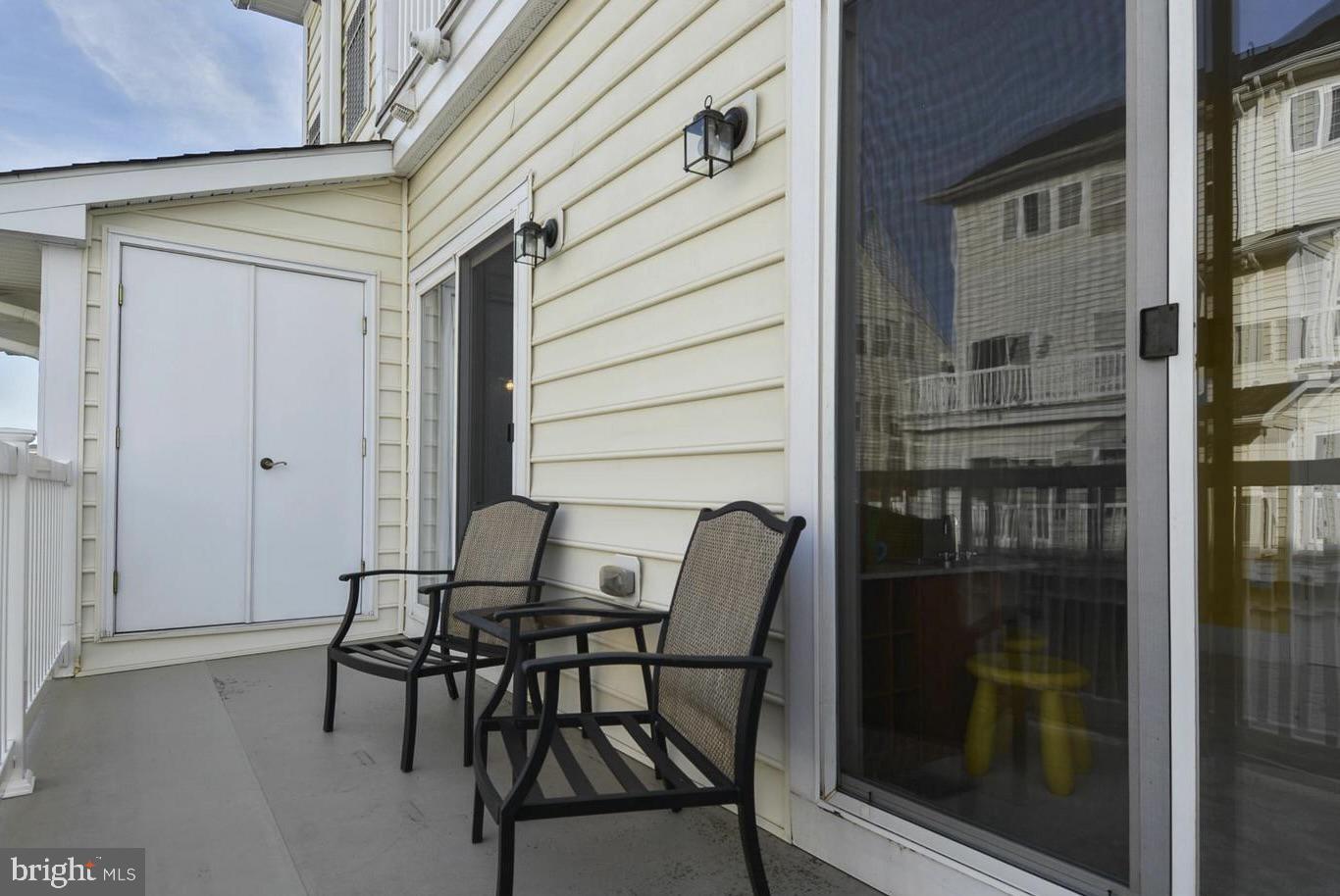 BUCKINGHAM STATION - Residential Lease