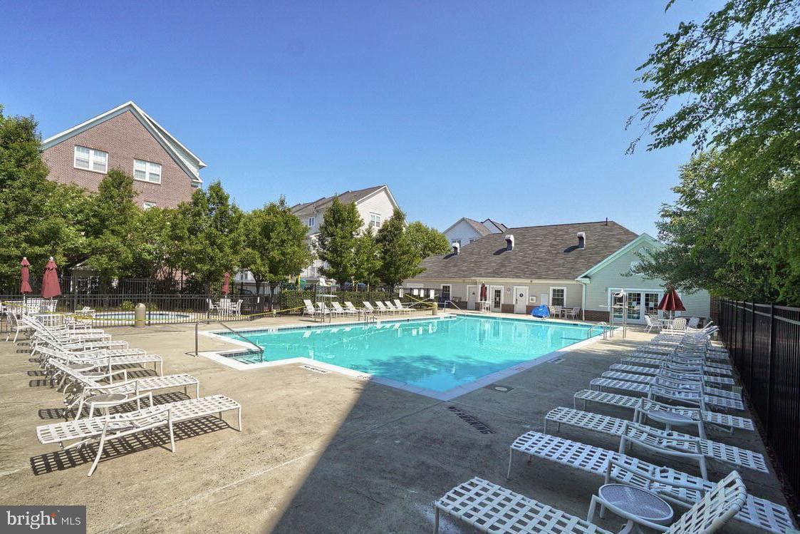 BUCKINGHAM STATION - Residential Lease