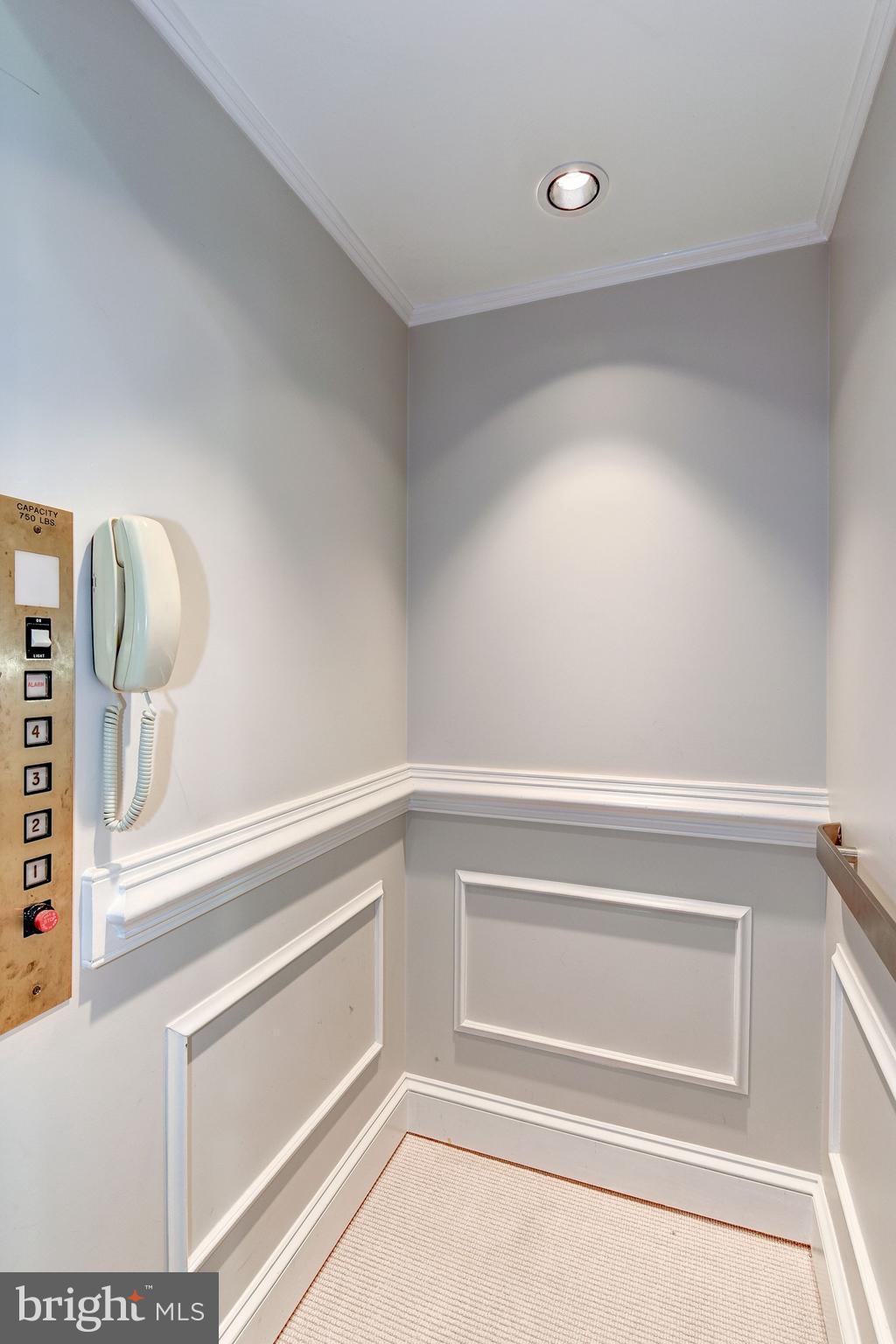 MCLEAN CREST - Residential