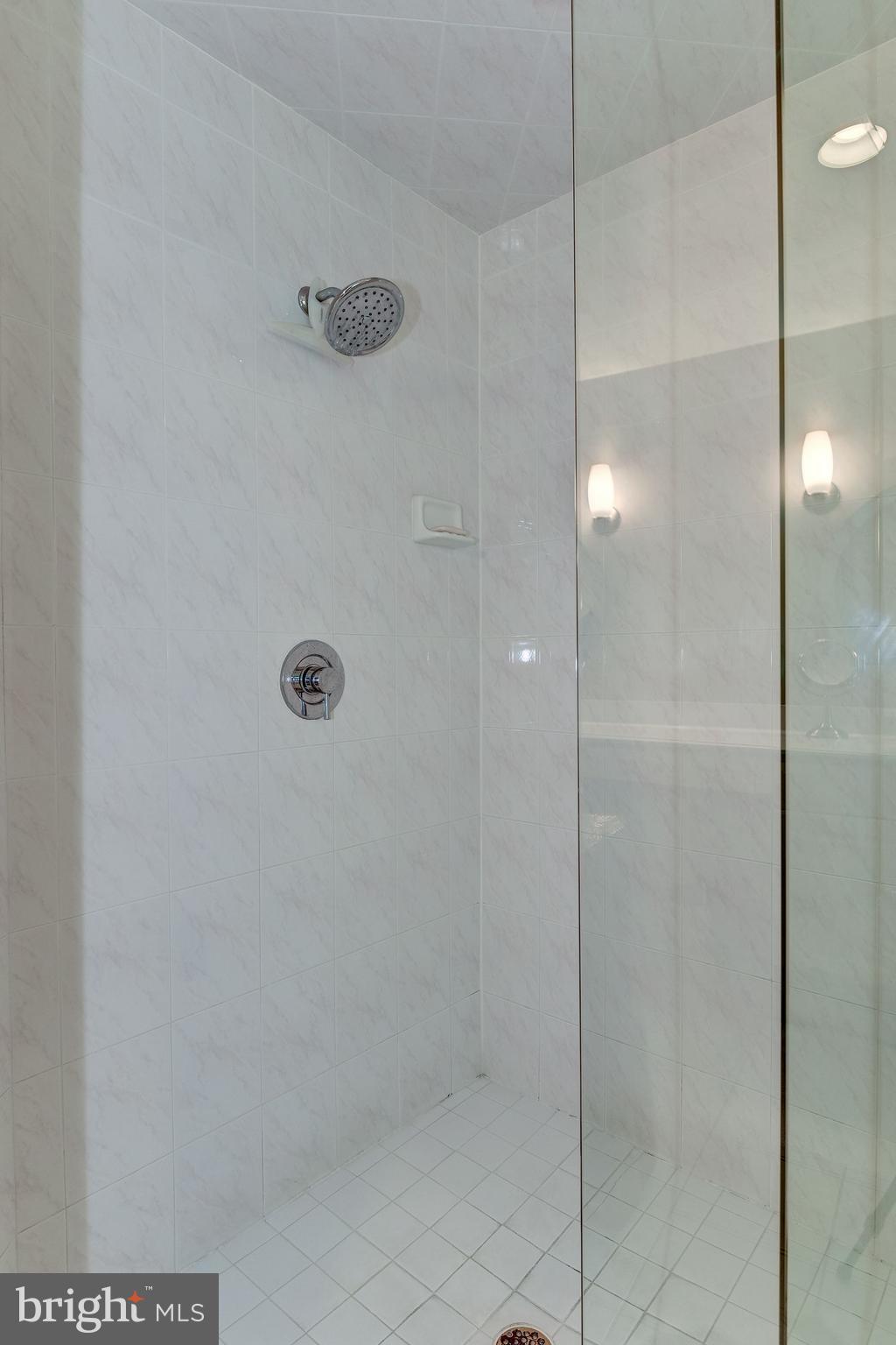 MCLEAN CREST - Residential