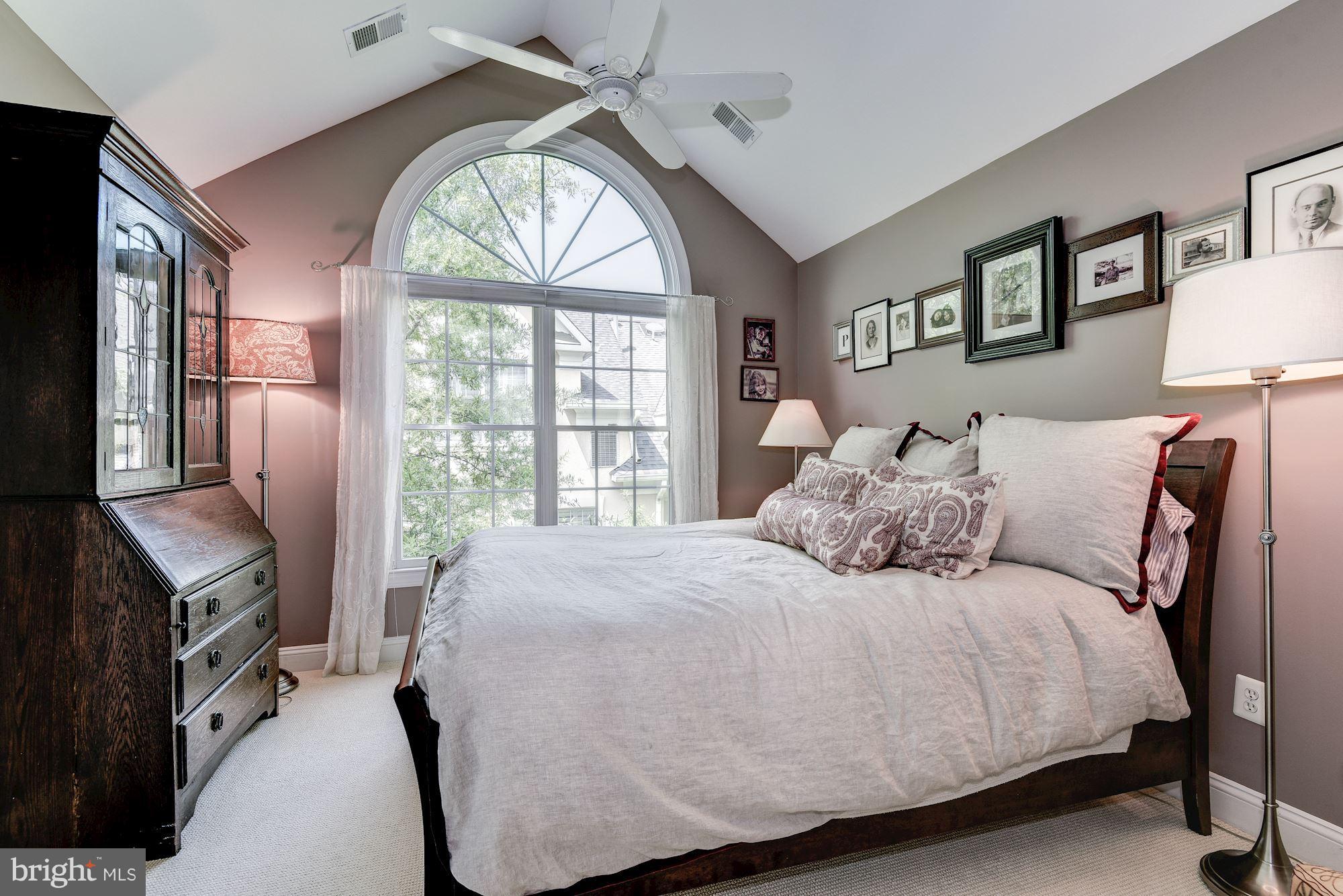 MCLEAN CREST - Residential