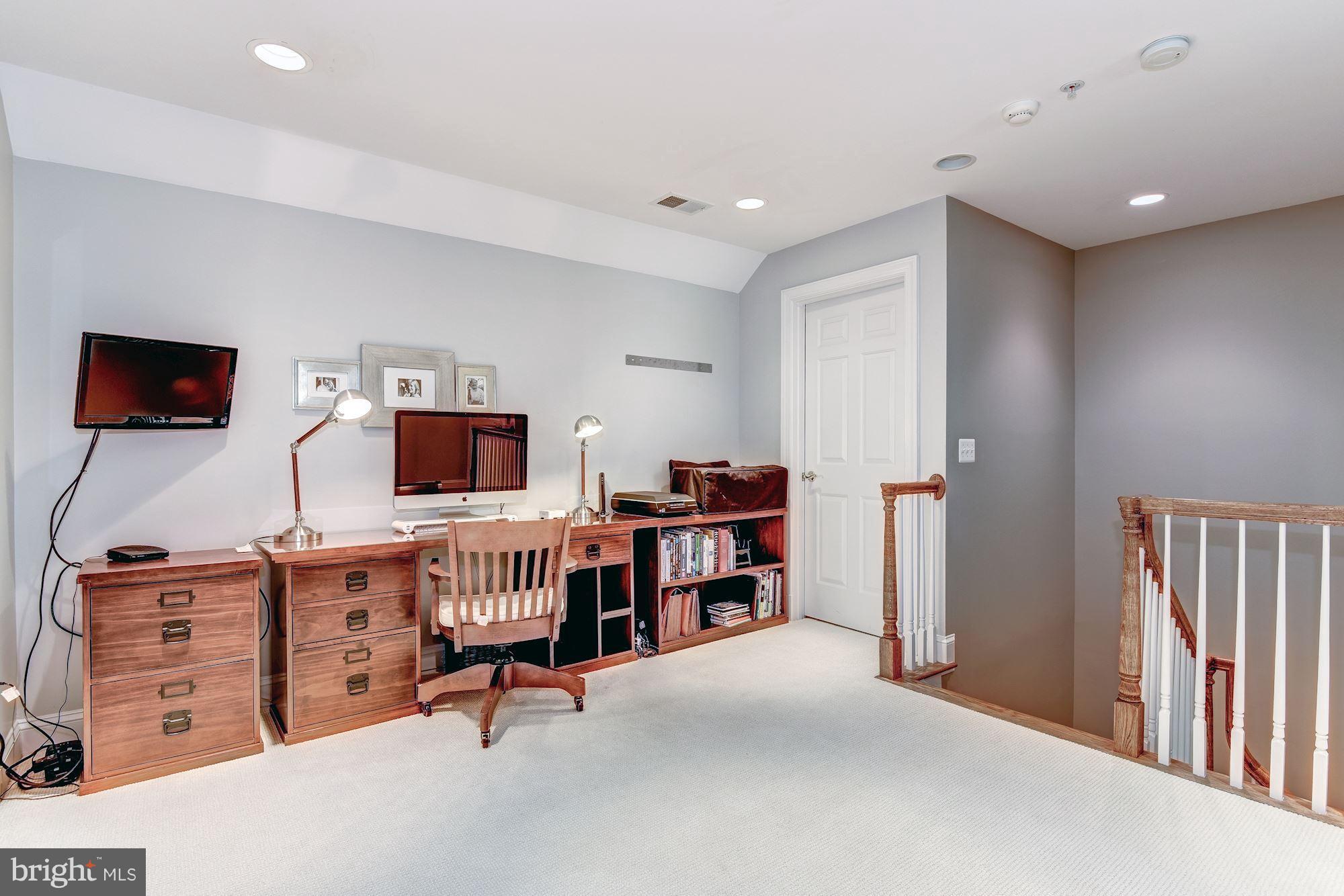 MCLEAN CREST - Residential