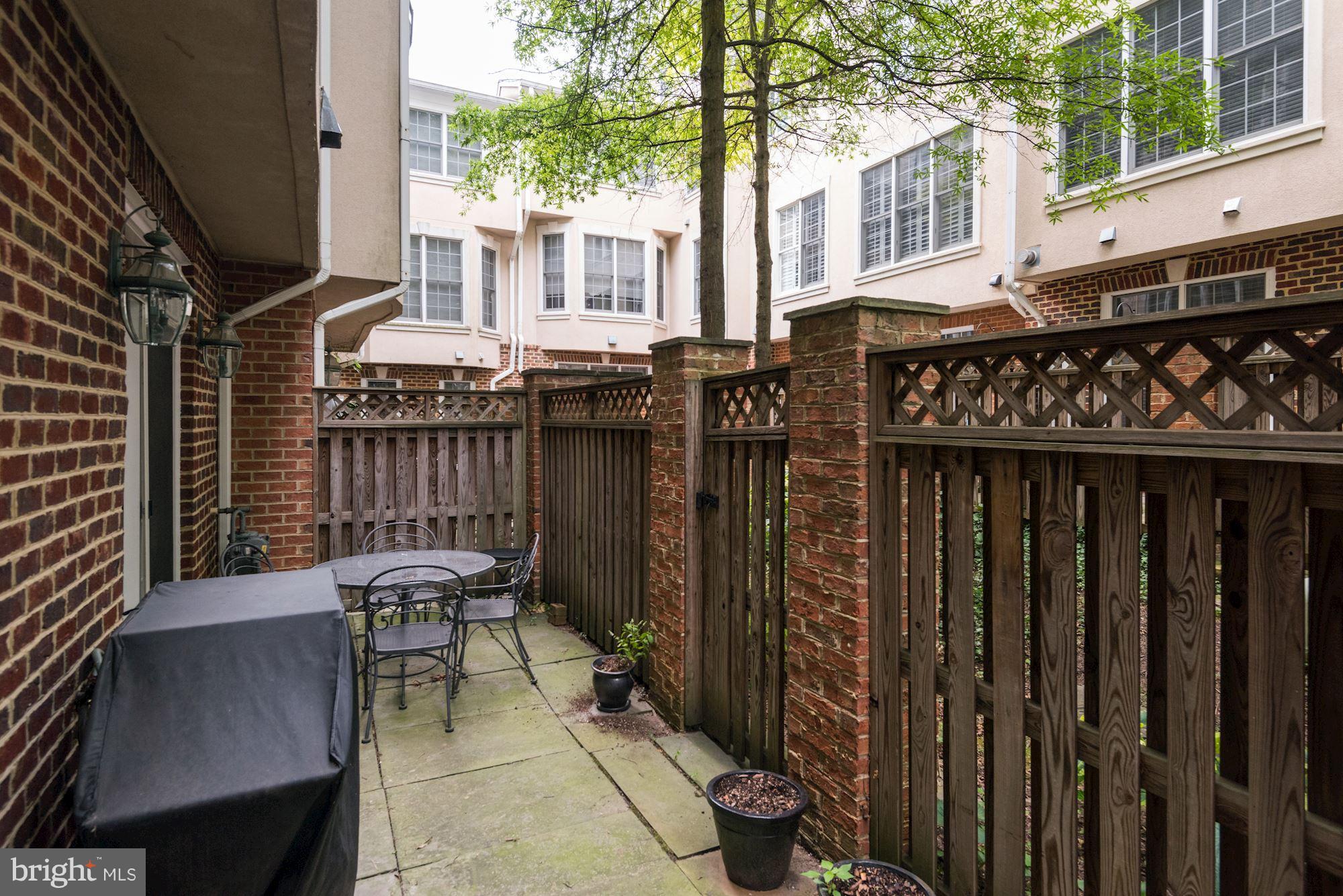 MCLEAN CREST - Residential