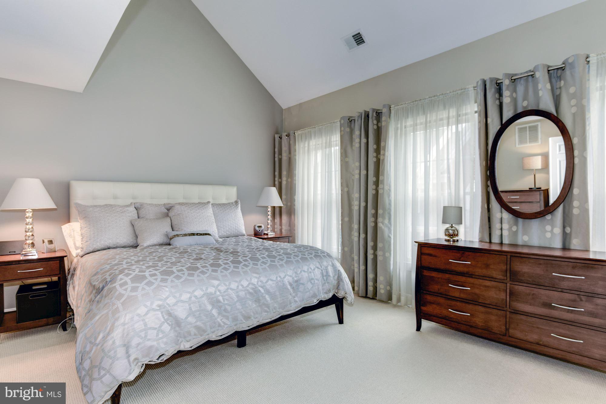 MCLEAN CREST - Residential