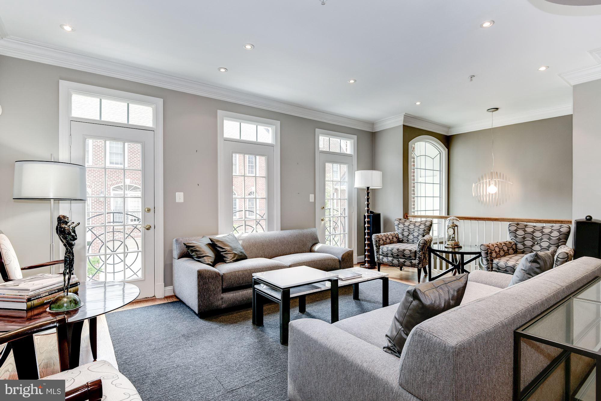 MCLEAN CREST - Residential