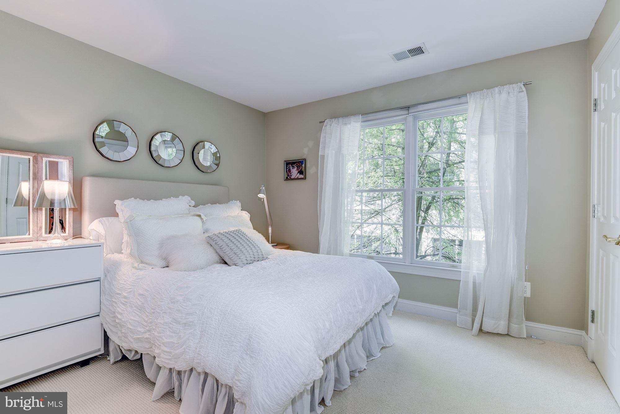 MCLEAN CREST - Residential