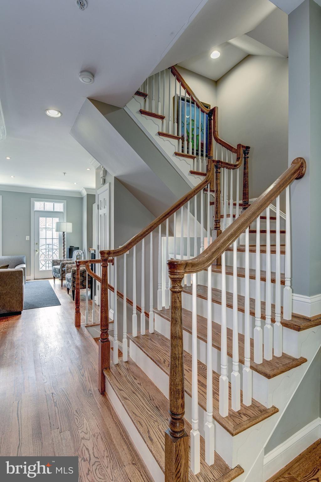 MCLEAN CREST - Residential