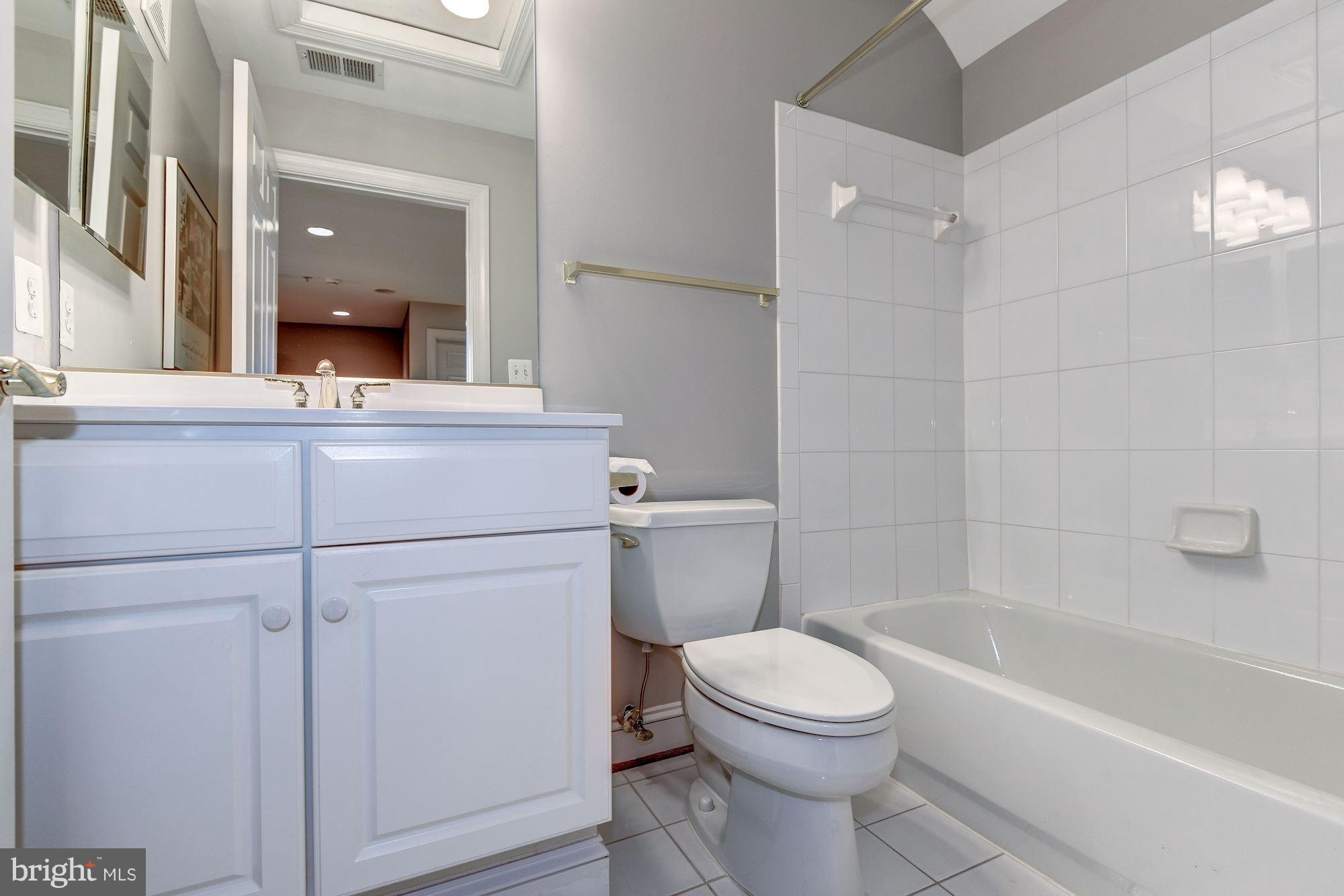 MCLEAN CREST - Residential