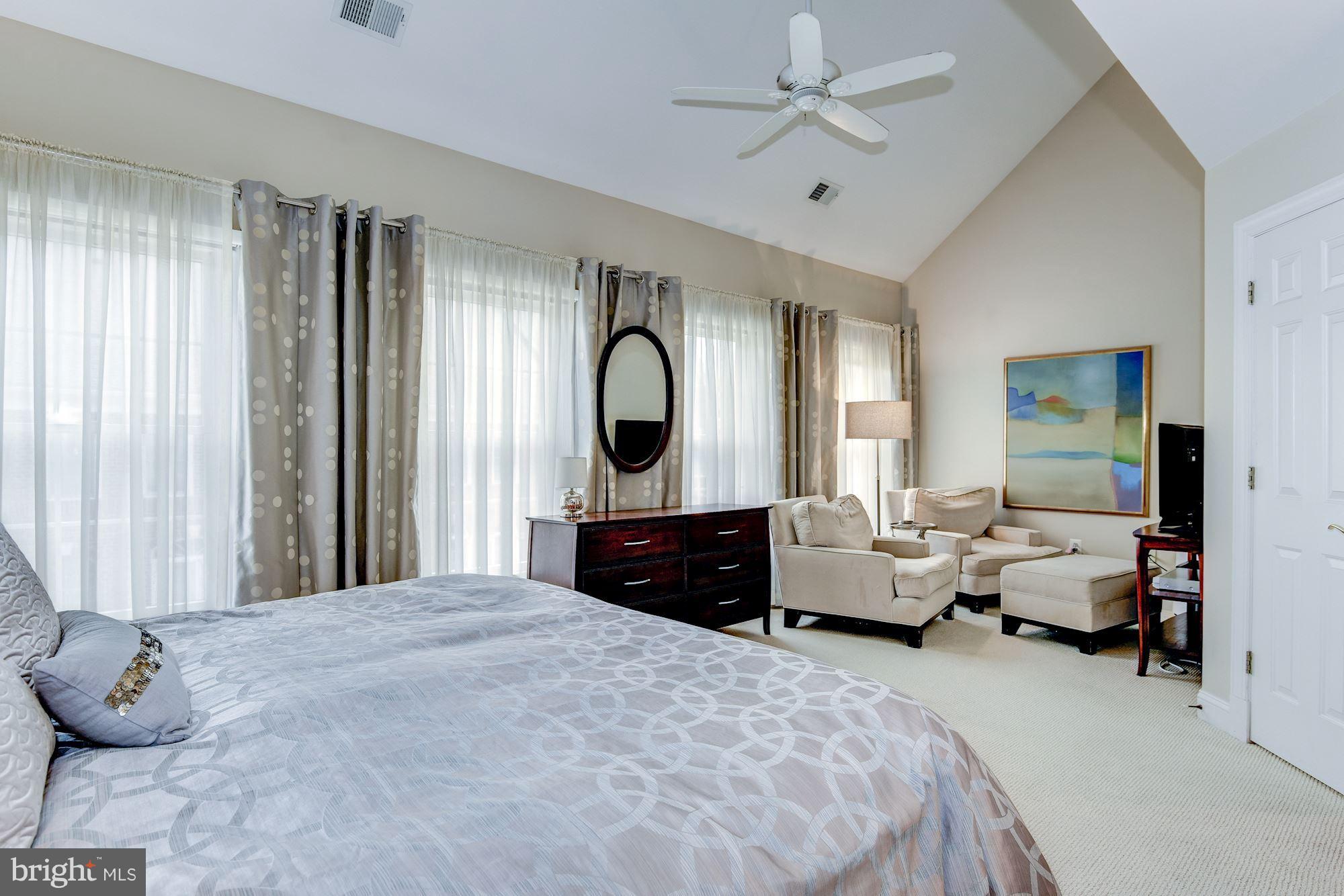 MCLEAN CREST - Residential