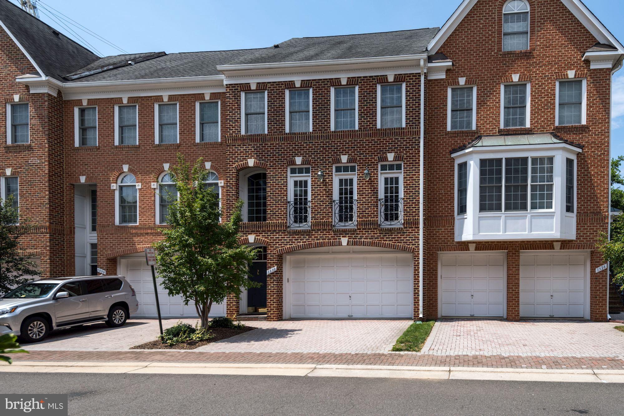 MCLEAN CREST - Residential