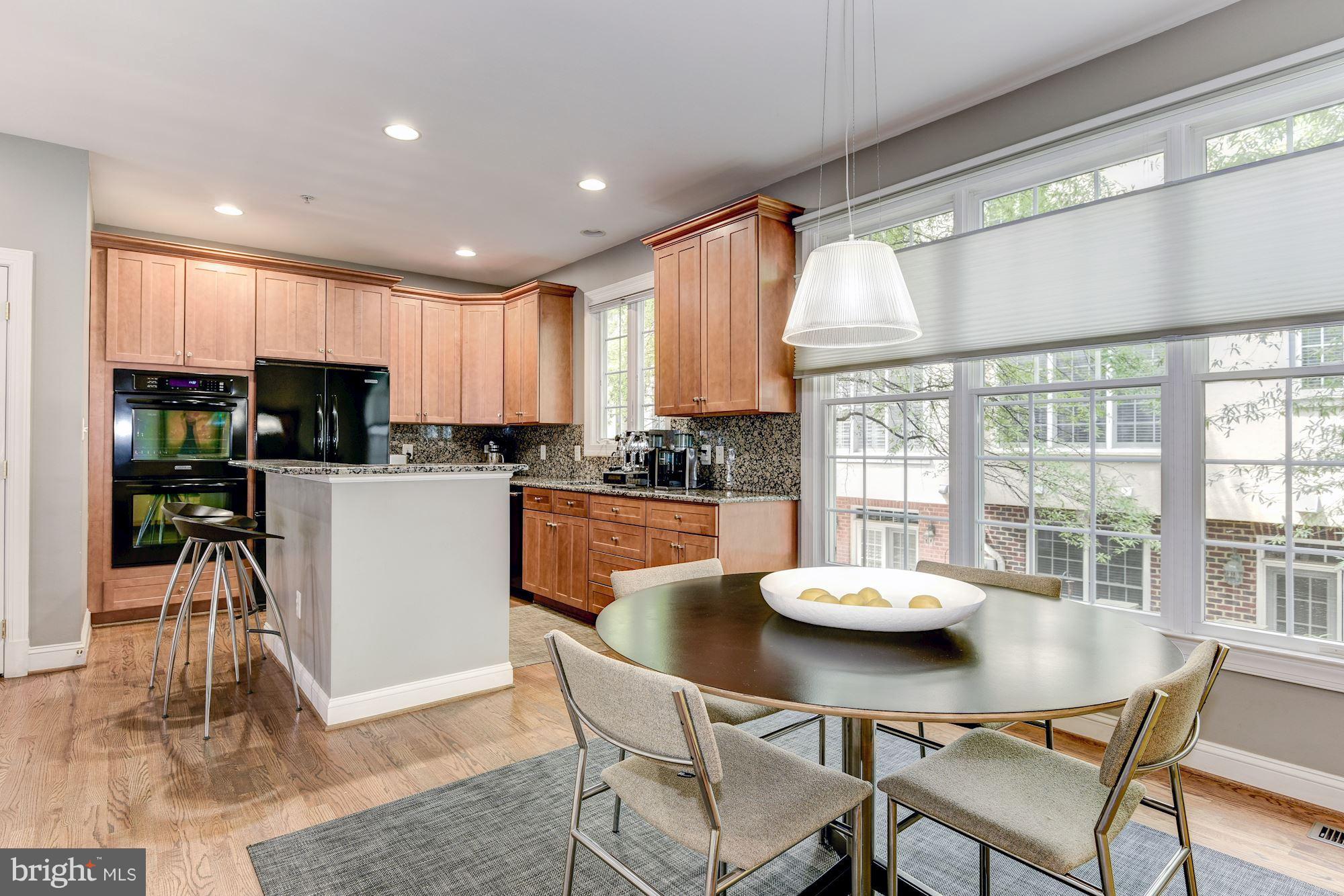 MCLEAN CREST - Residential