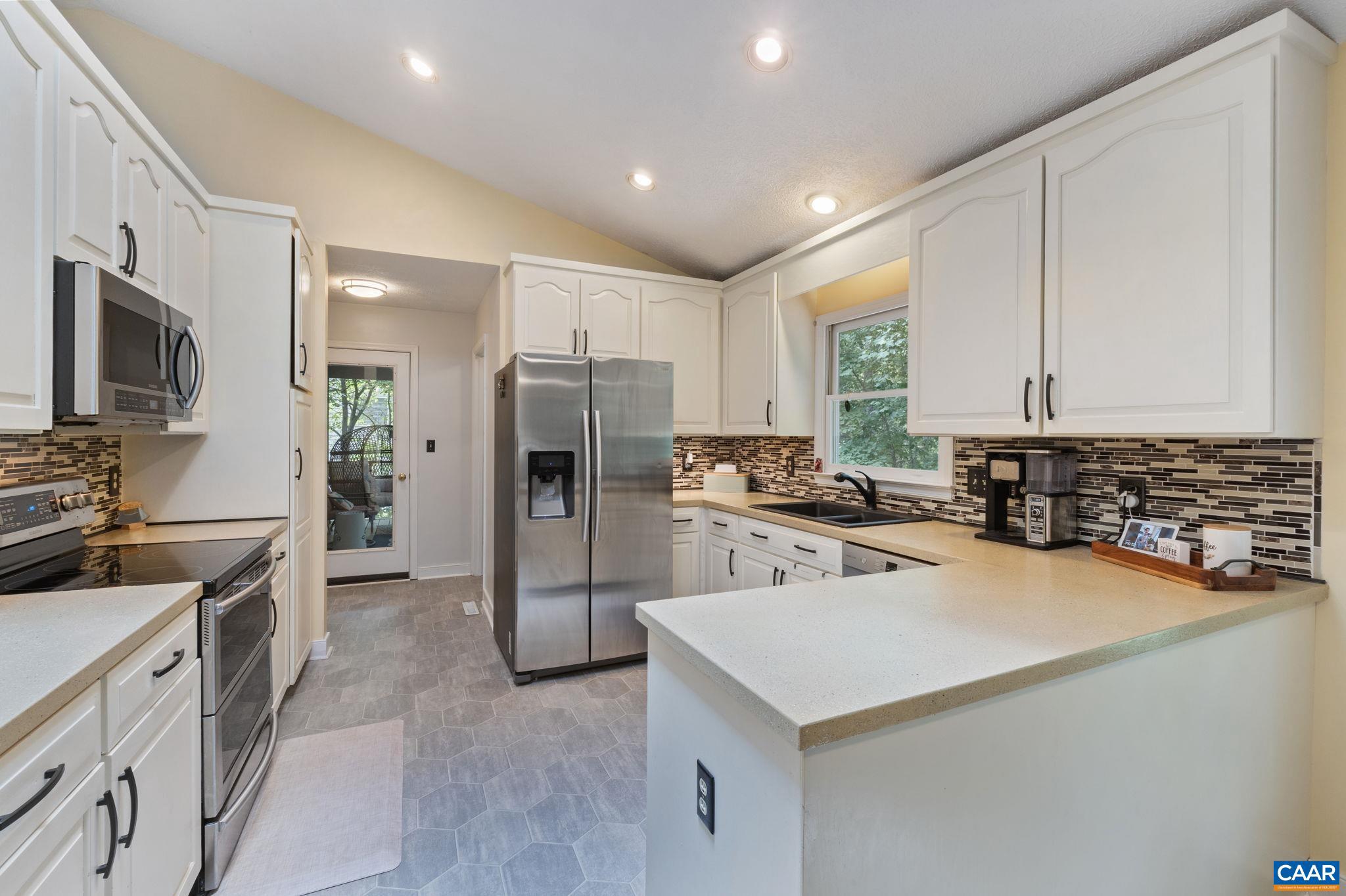 LAKE MONTICELLO - Residential