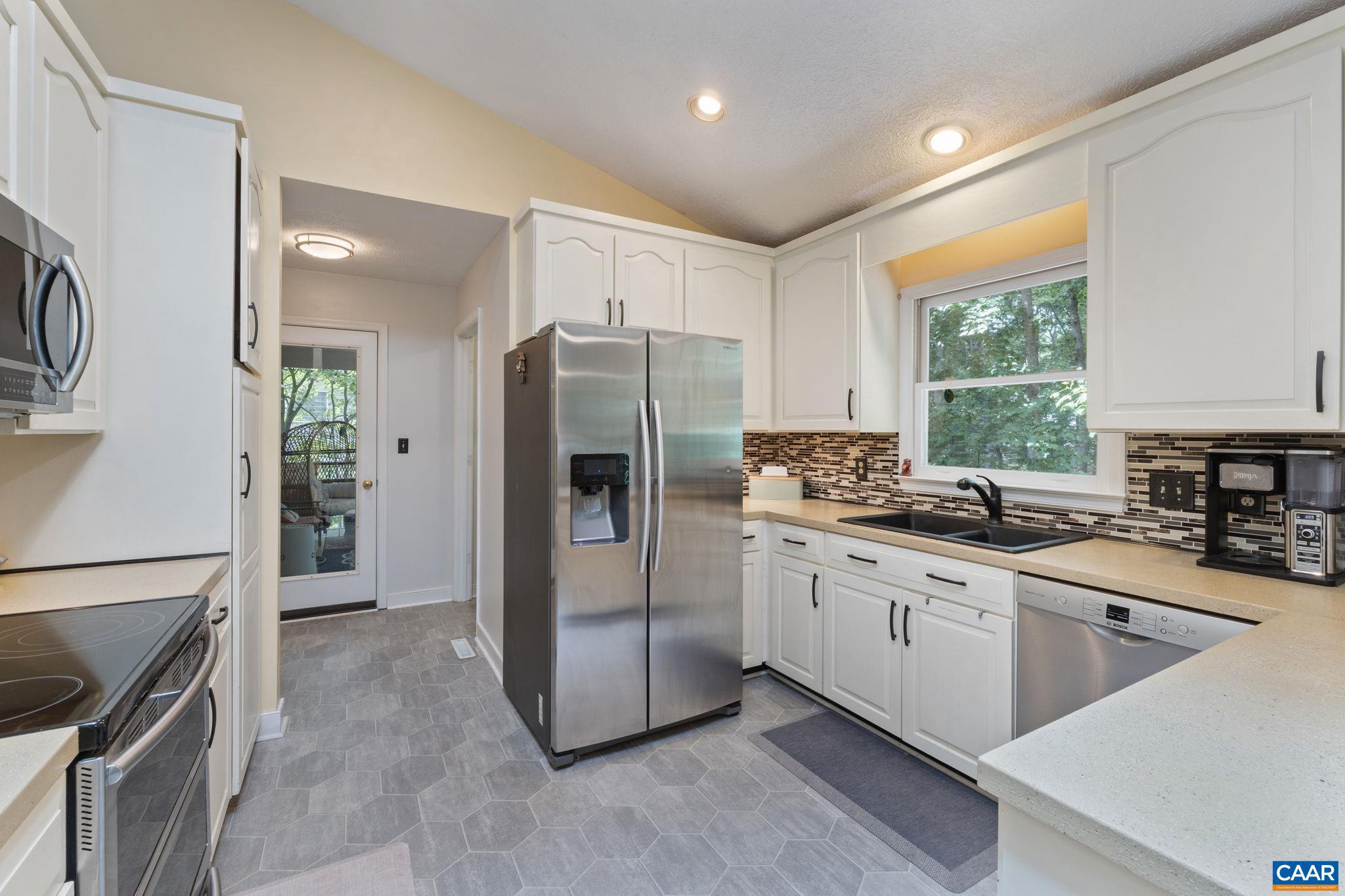 LAKE MONTICELLO - Residential